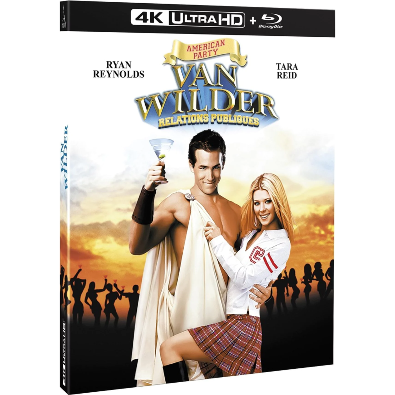 Ryan Reynolds et Tara Reid font la promotion de "Van Wilder" devant une foule.