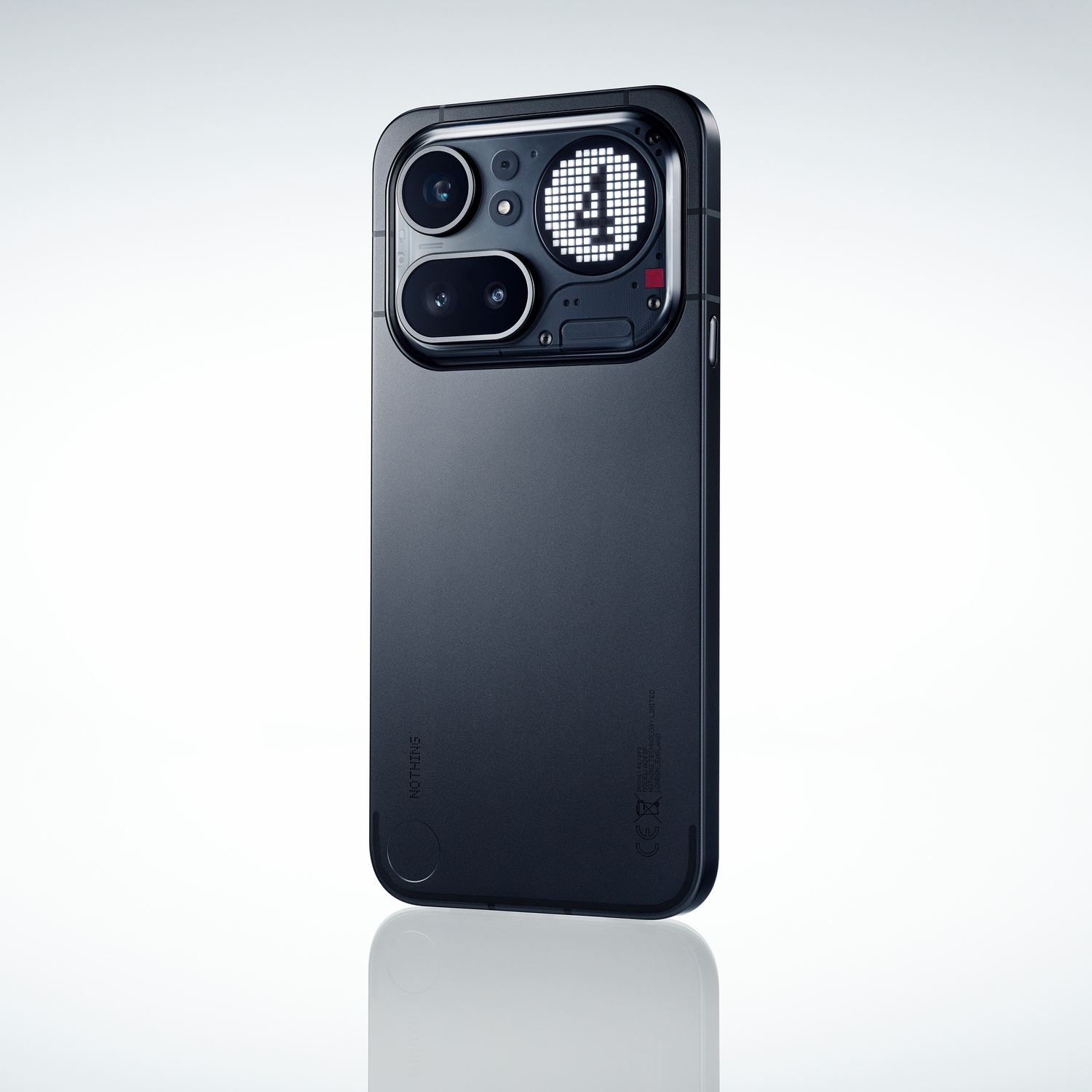 Smartphone grigio scuro con doppia fotocamera e matrice LED sul retro.