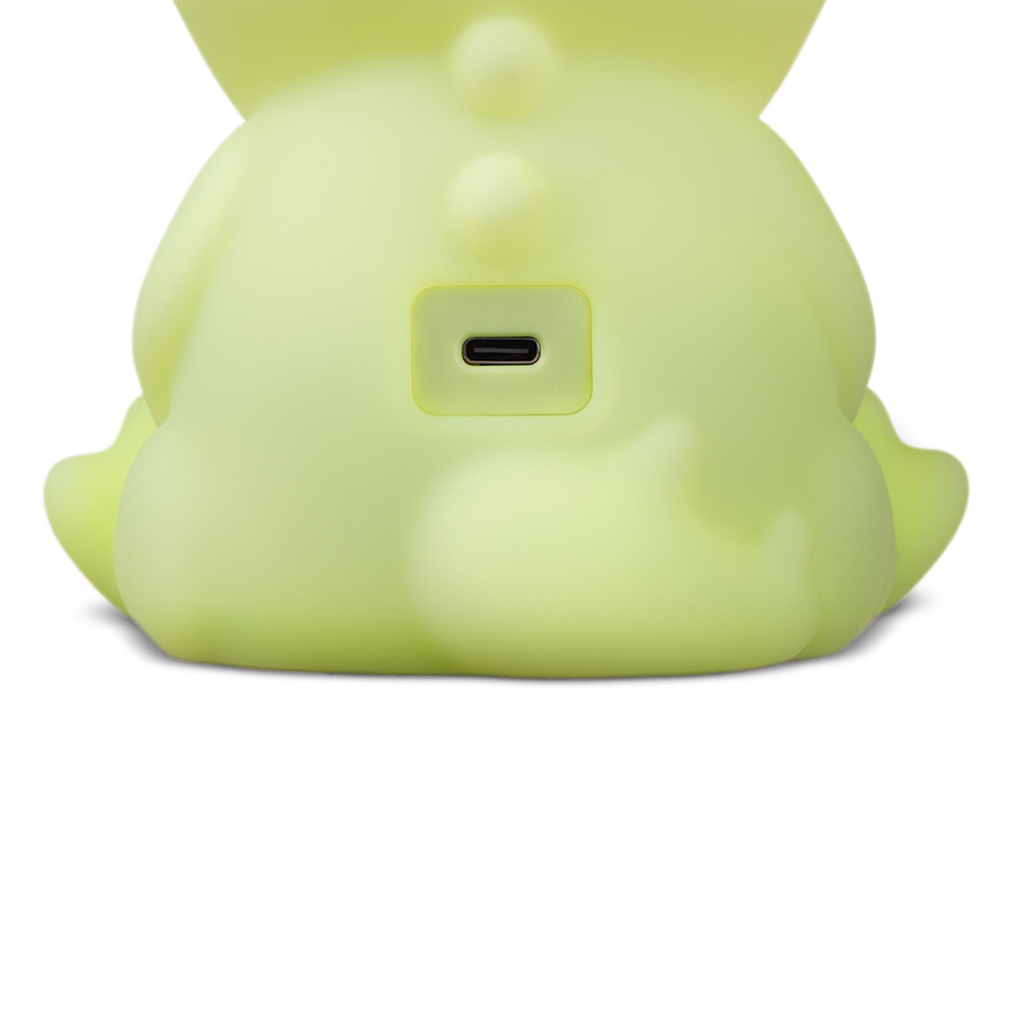Eine leuchtend grüne Figur mit einem USB-C-Anschluss auf der Rückseite.