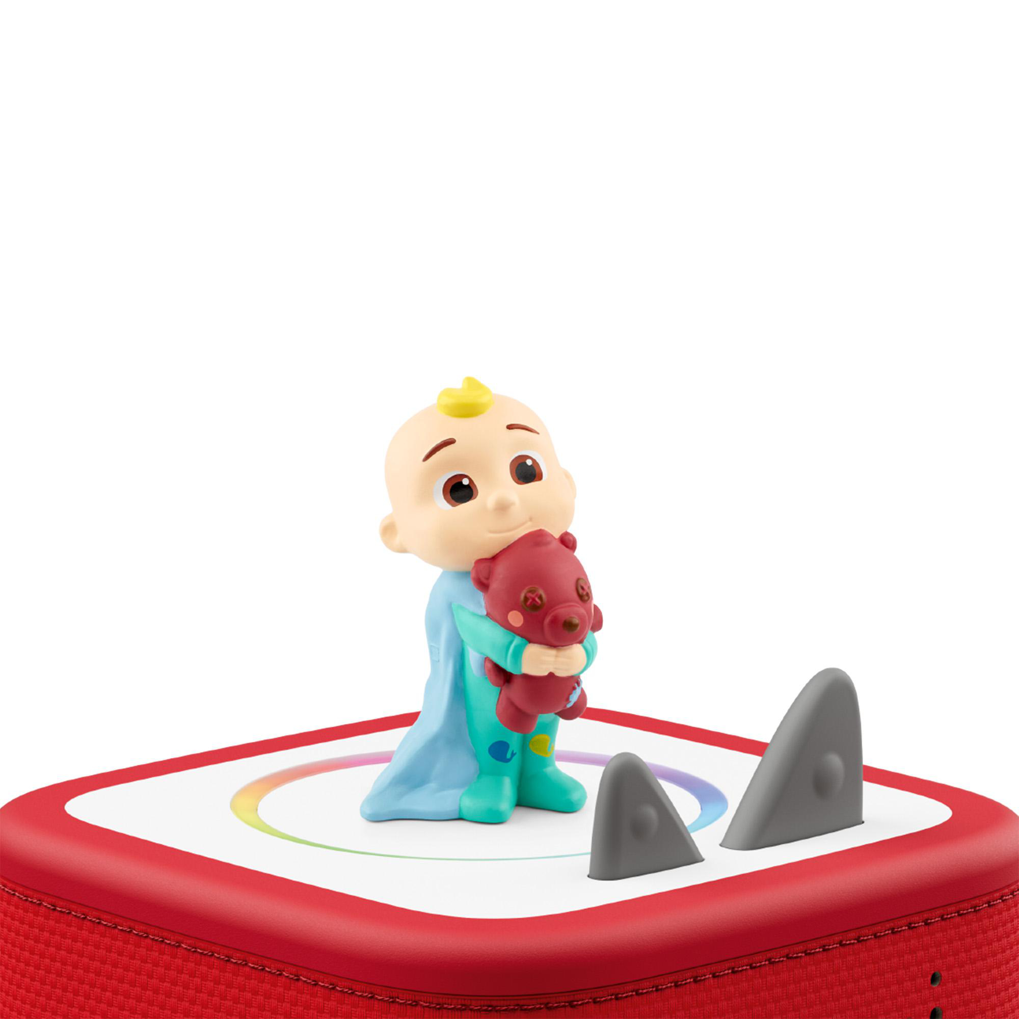 Eine Figur eines Babys hält einen roten Teddybär auf einer roten Box mit Regenbogenlicht.