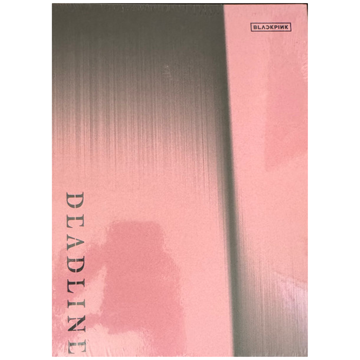 Fond noir et rose avec des lignes verticales. Texte 'DEADLINE' et 'BLACKPINK'.