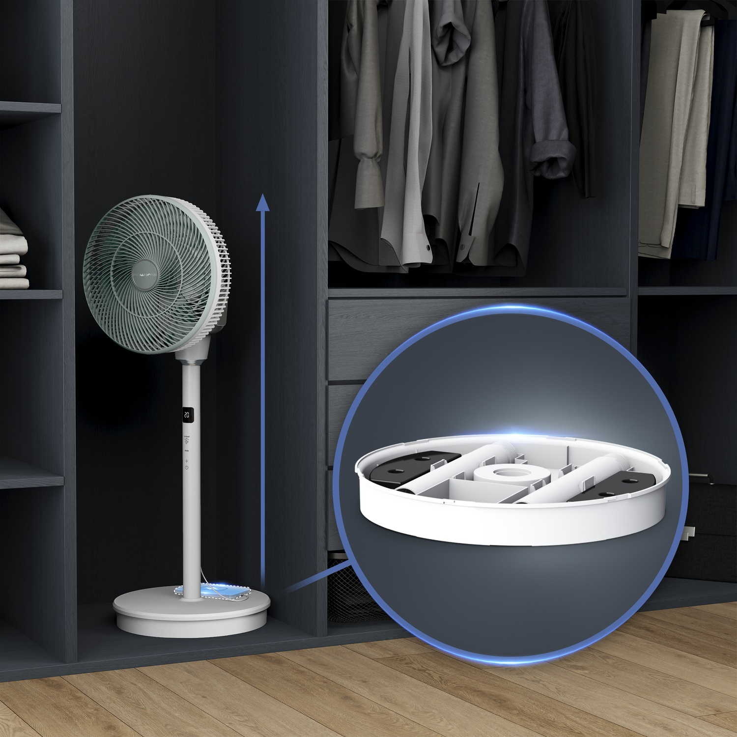 Een witte staande ventilator staat in een donkere kledingkast. Een close-up toont de basis en interne structuur van de ventilator.