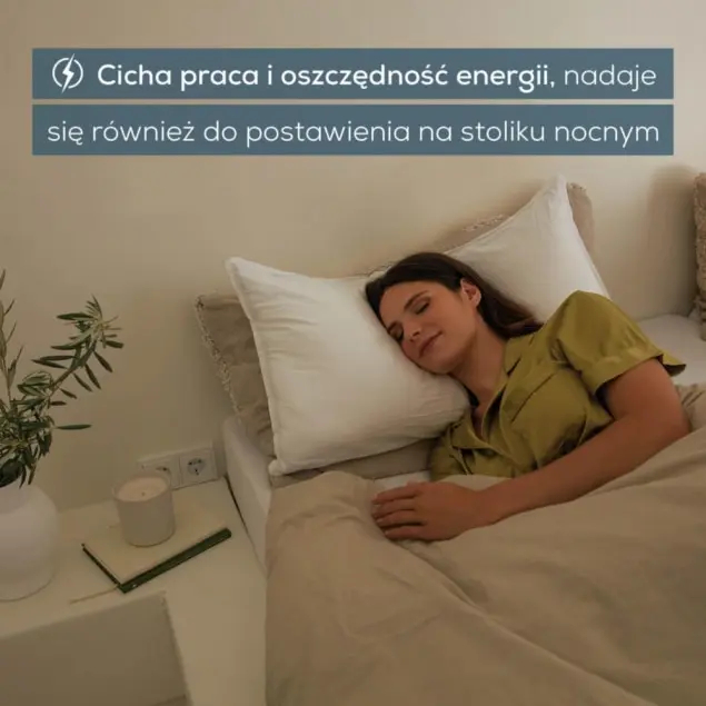 Kobieta śpi spokojnie w łóżku, obok szafki nocnej.