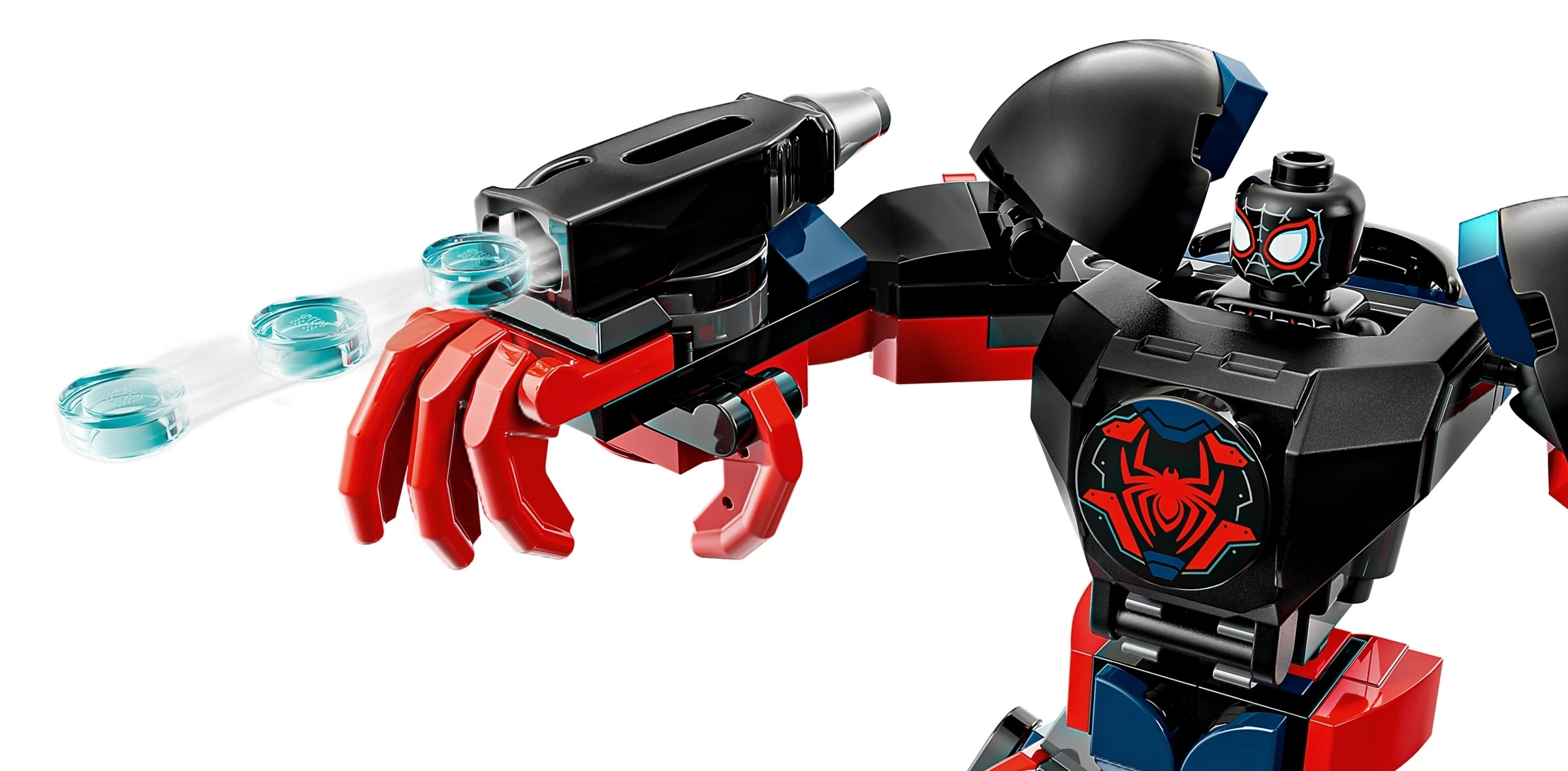 Czerwony i czarny mech z logo pająka strzela niebieskimi dyskami.
