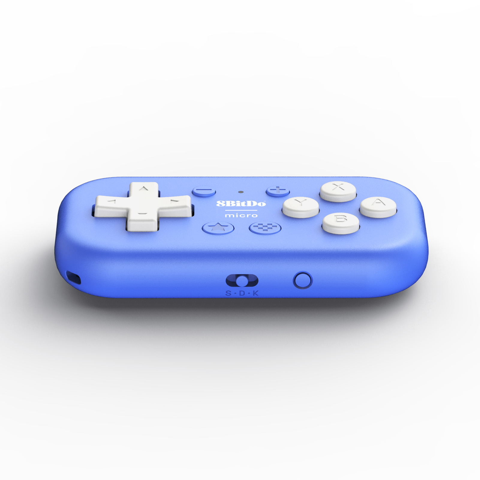 Ein blauer 8BitDo Micro Controller mit weißen Tasten und einem D-Pad.