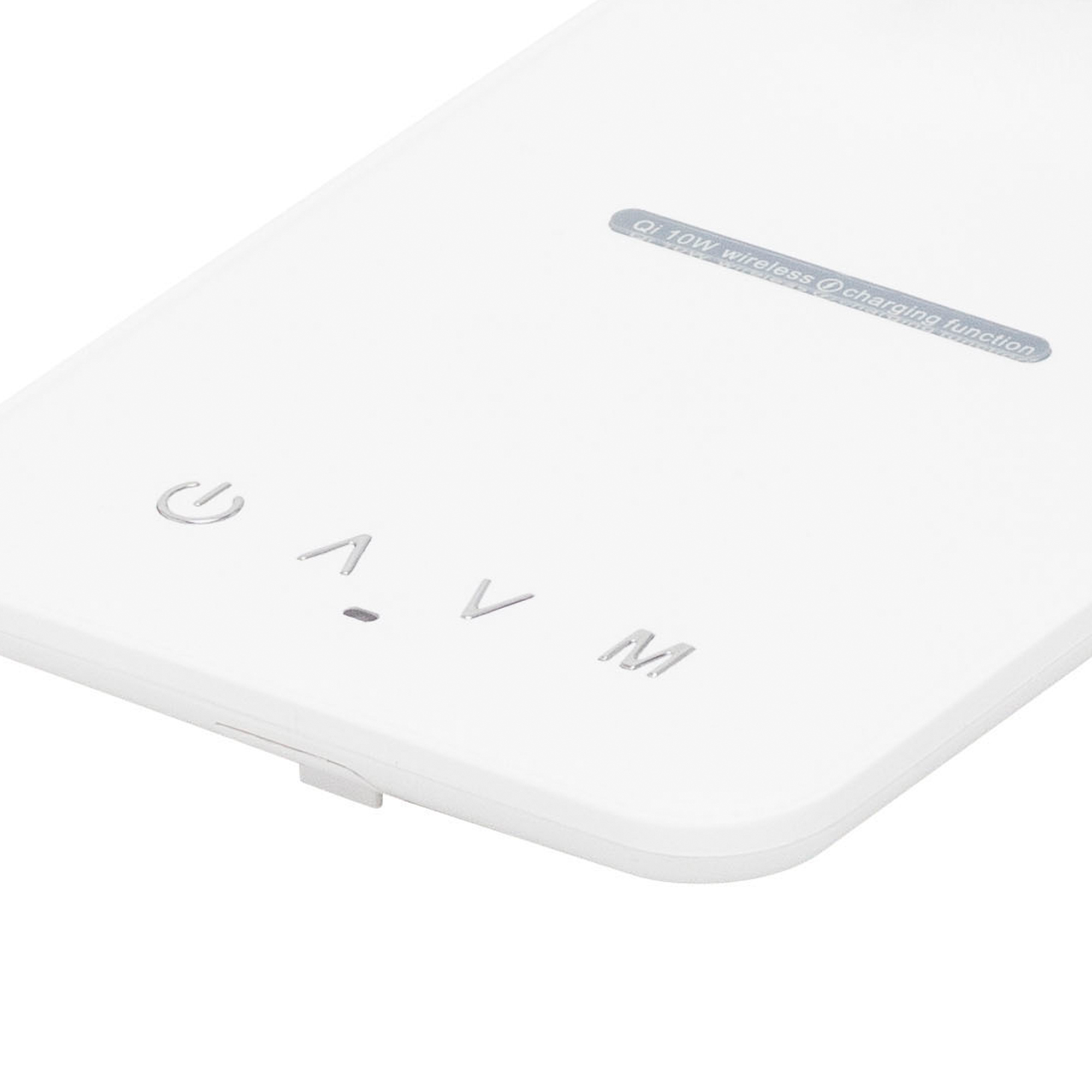 Fehér felület bekapcsológombbal, jelzőfényekkel és "Qi 10W wireless charging function" felirattal.