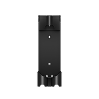 Soporte de pared negro para aspiradora, diseño simple.