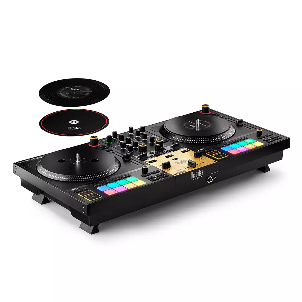 Schwarzer DJ-Controller mit zwei Plattentellern, Knöpfen und bunten Pads.