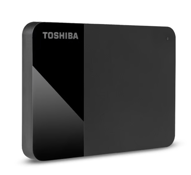 Czarny dysk zewnętrzny z logo Toshiba i lustrzaną powierzchnią.