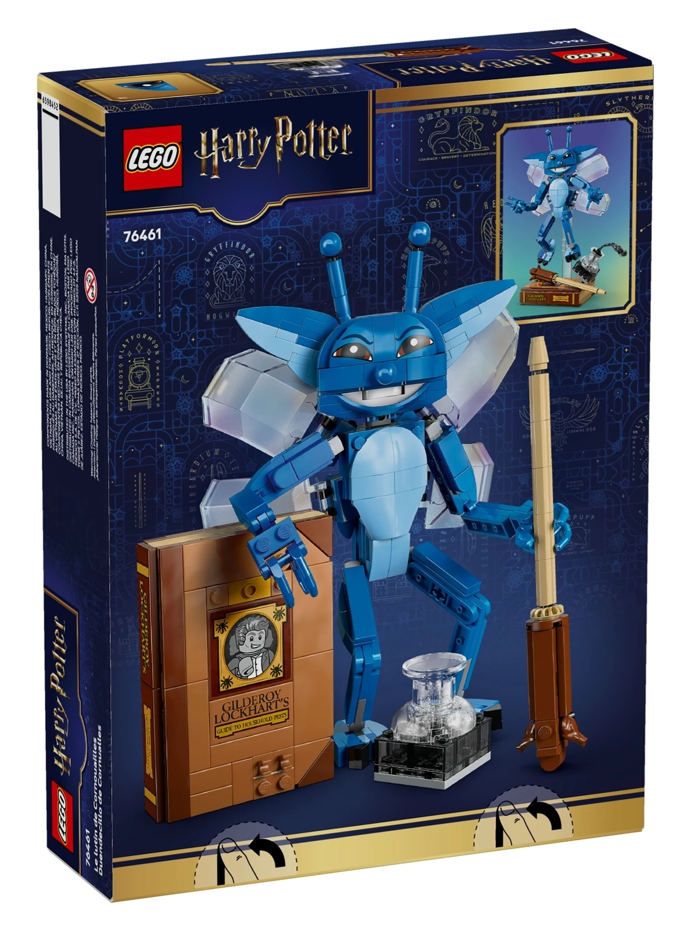Niebieski goblin Lego stoi obok książki i pióra na opakowaniu Hogwartu.