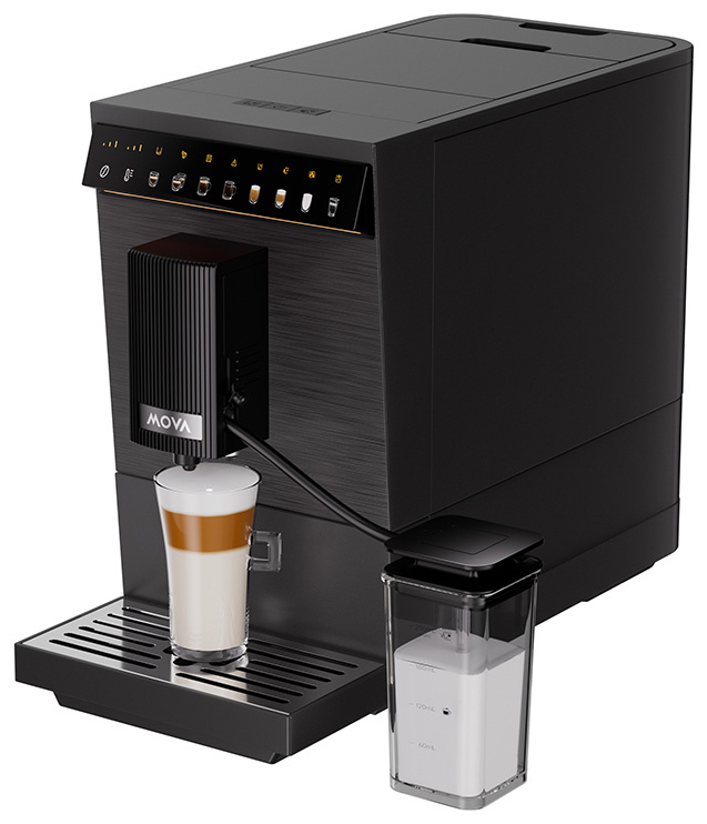 Egy fekete kávéfőző tejtartóval és egy pohár latte macchiato.