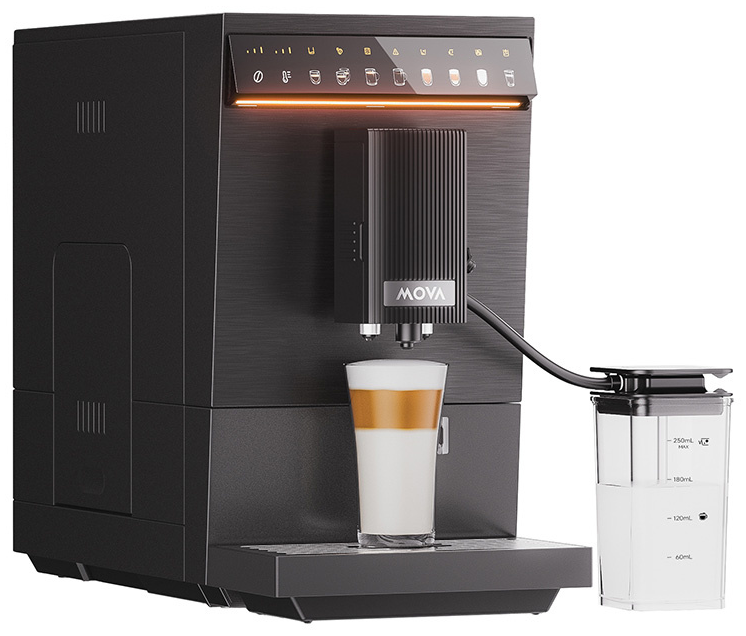 Fekete kávéfőző tejtartállyal és egy pohár latte macchiatóval.