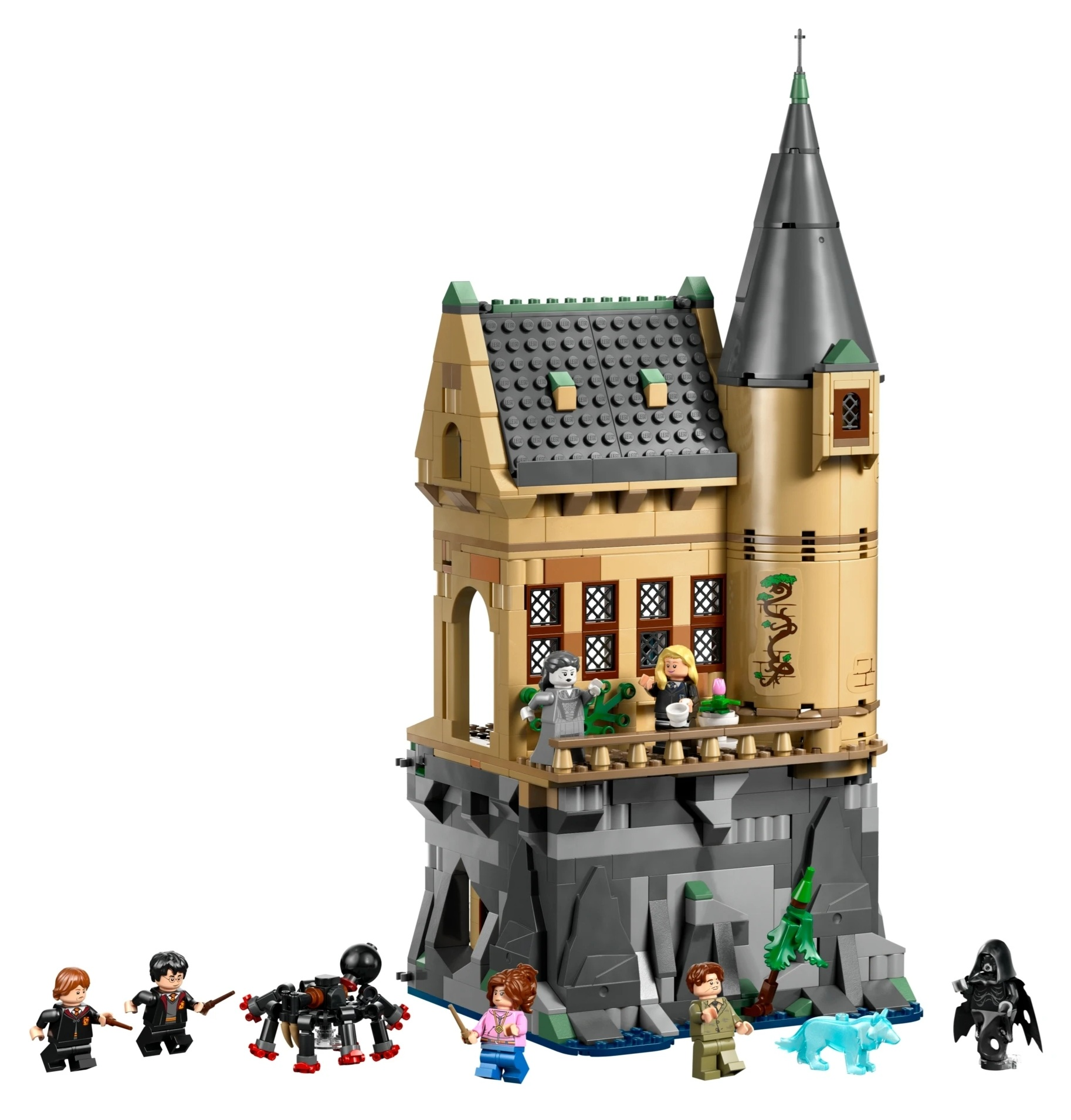 Model zamku Hogwart z klocków Lego z postaciami, stworzeniem przypominającym pająka i duchem.