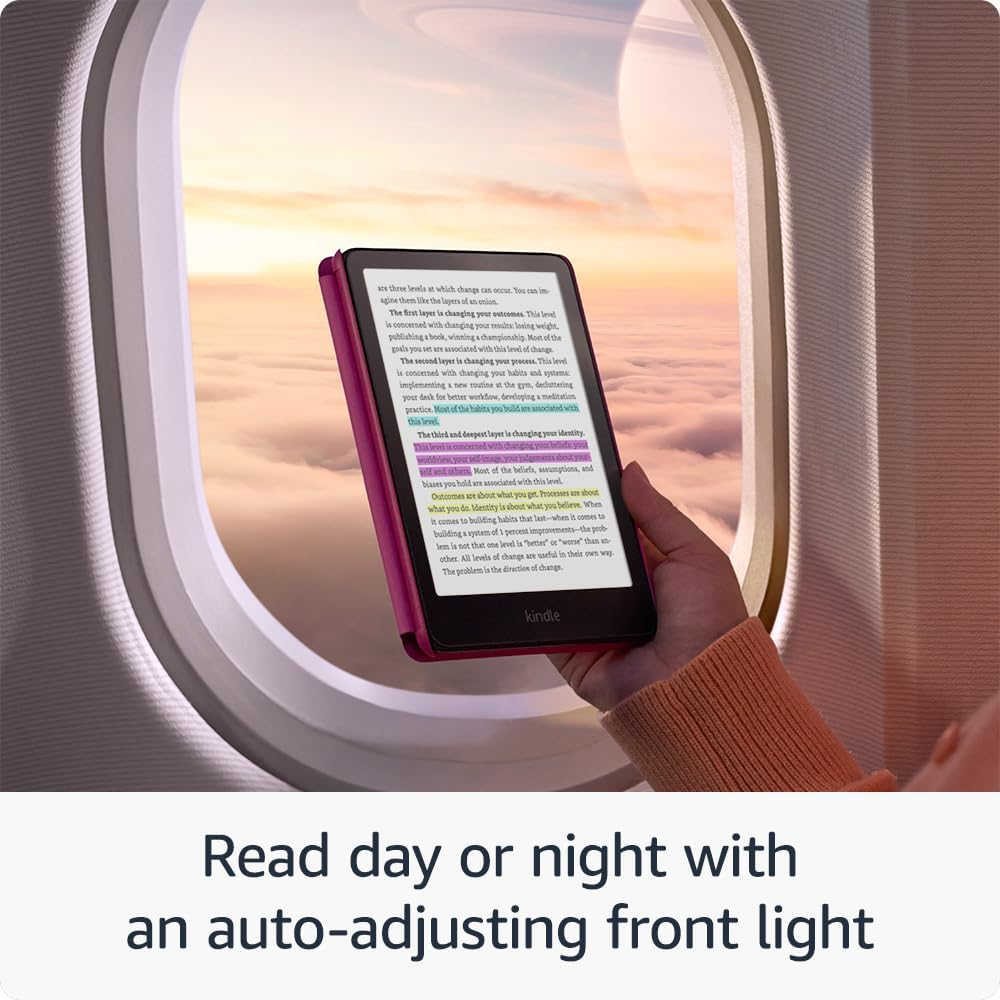 Una mano tiene un e-reader con un libro, lo sfondo è l'oblò di un aereo.