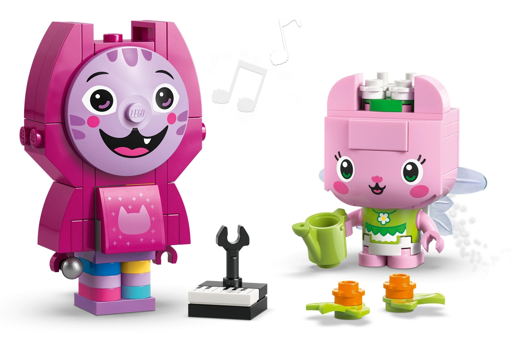 Dwie kolorowe figurki Lego z nutami. Fioletowy kot z mikrofonem i różowy kot z konewką.
