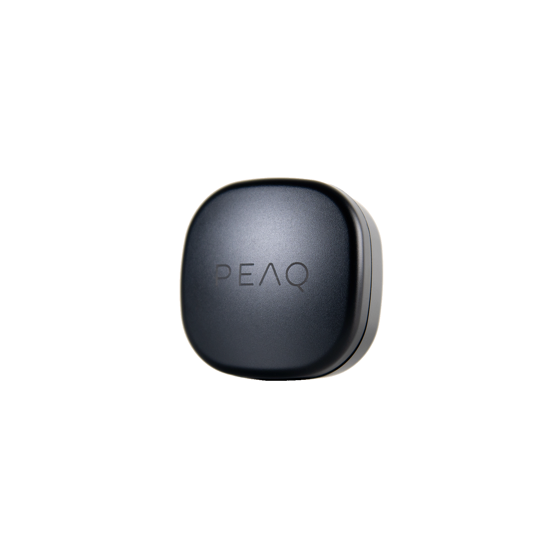Ein geschlossenes schwarzes Ladeetui mit dem PEAQ-Logo auf dem Deckel.