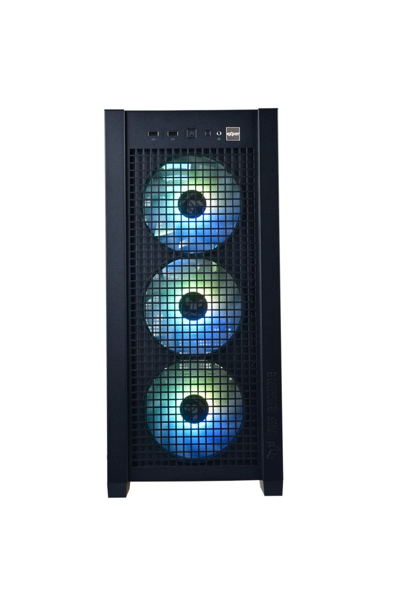 Önünde üç RGB fan bulunan siyah bilgisayar kasası.