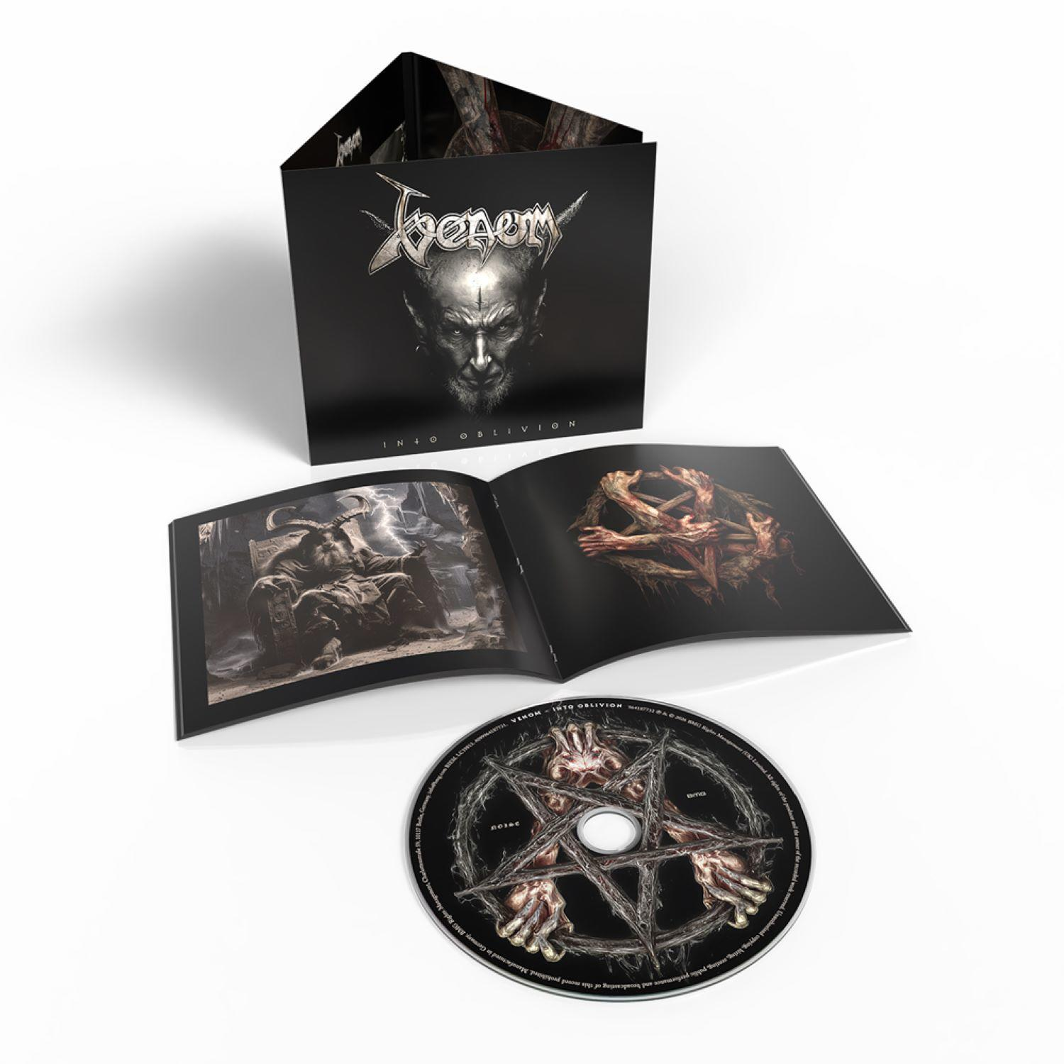 Venom "Into Oblivion" CD-Set mit aufgeschlagenem Booklet und einem CD-Cover mit dämonischem Kopf.