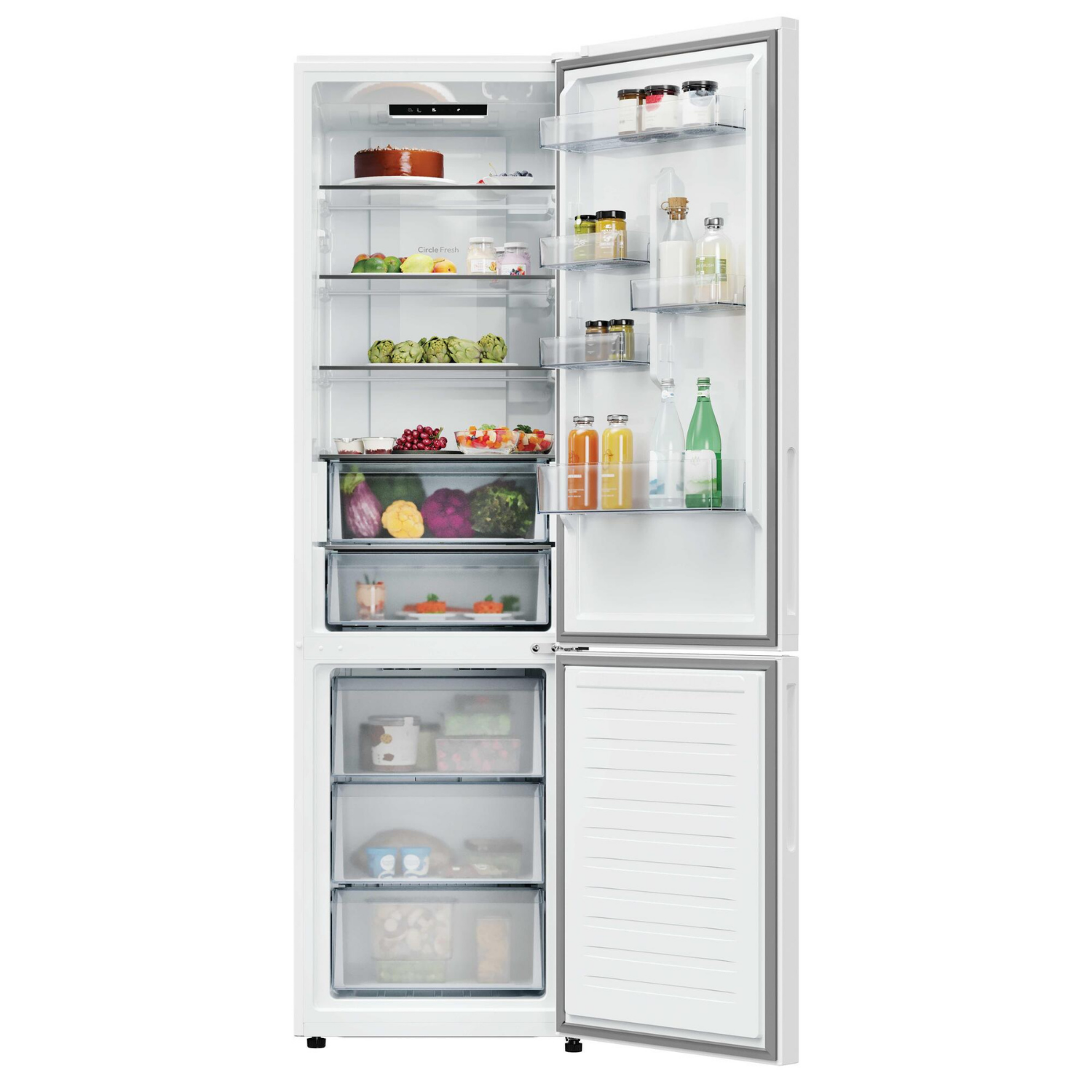 Un refrigerador blanco abierto con alimentos en varios estantes y cajones.