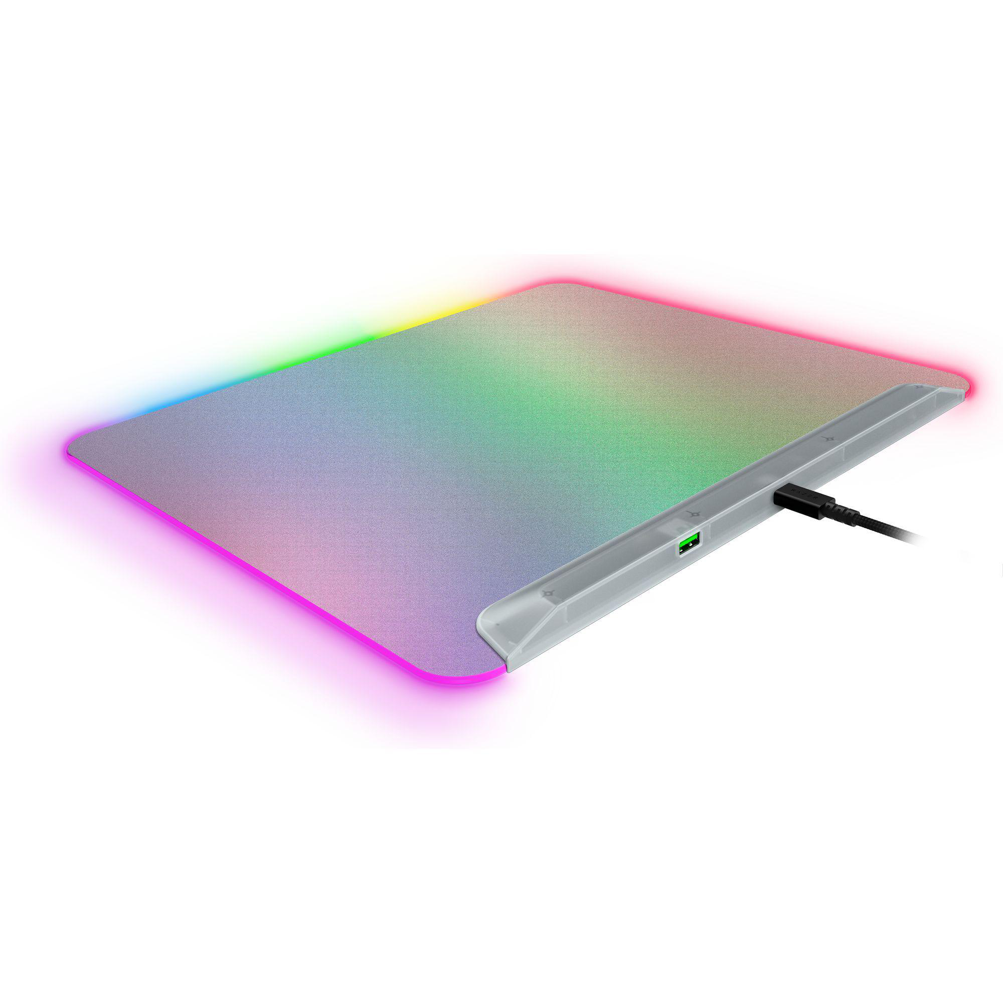 Graue Mausmatte mit RGB-Beleuchtung und schwarzem Kabel.