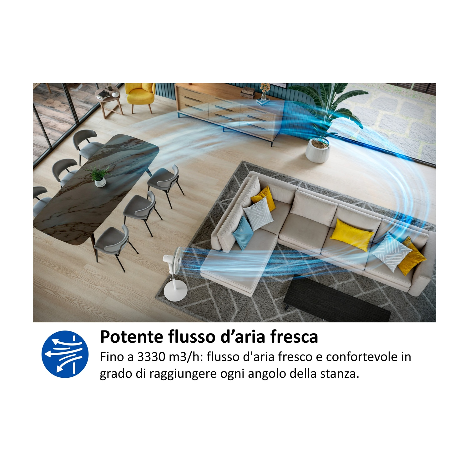 Un ventilatore bianco diffonde flussi d'aria blu in un soggiorno moderno con divano e tavolo da pranzo.
