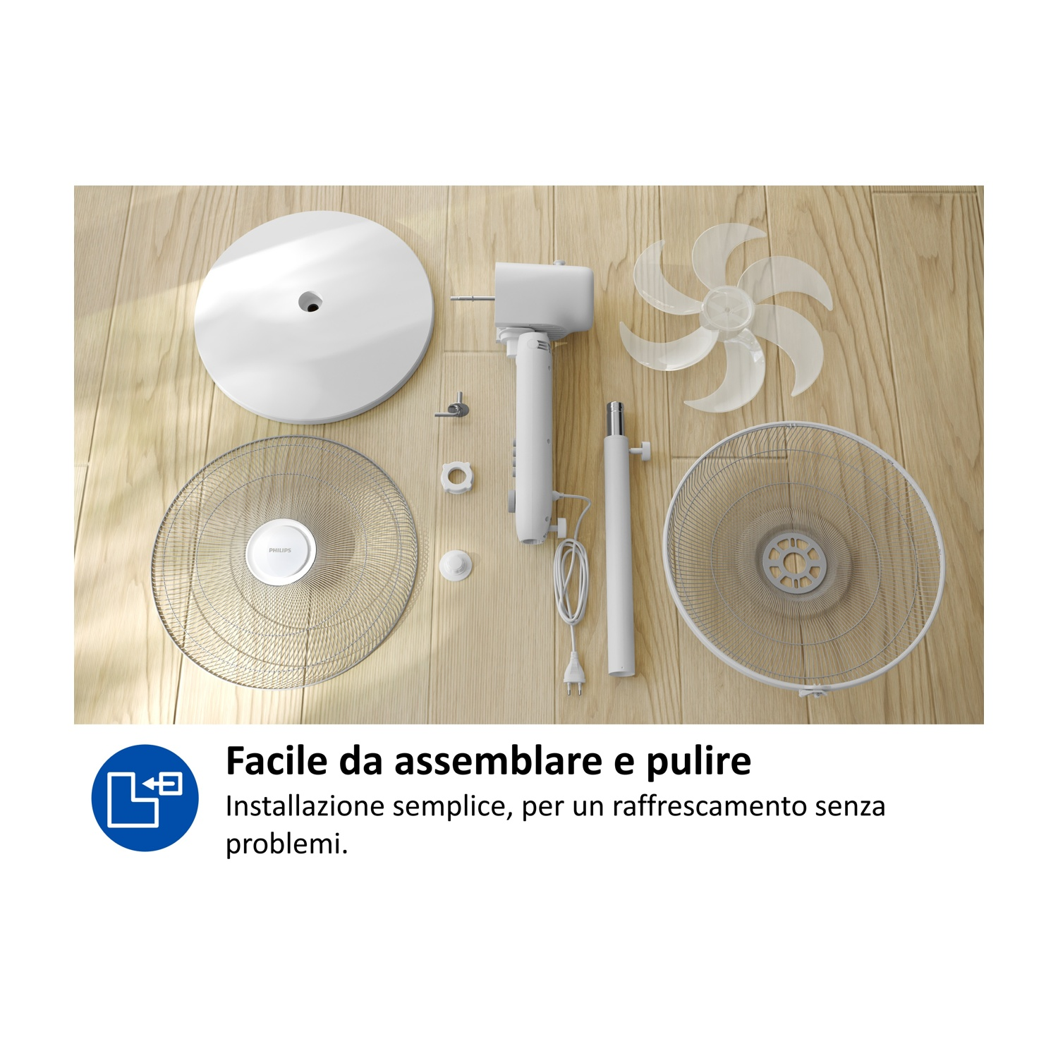 Parti di ventilatore bianco disposte su pavimento in legno.
