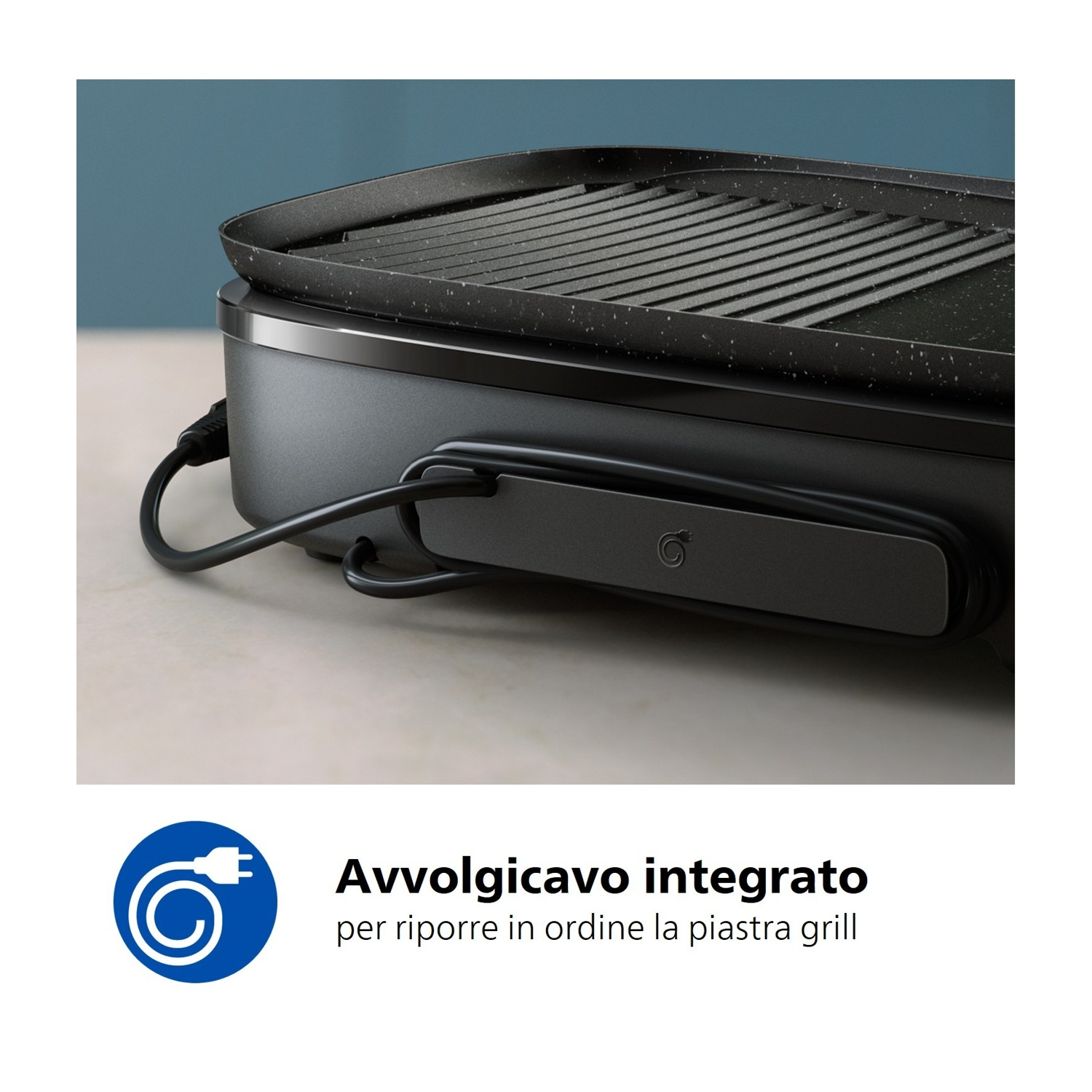 Particolare di una piastra grill con avvolgicavo integrato.