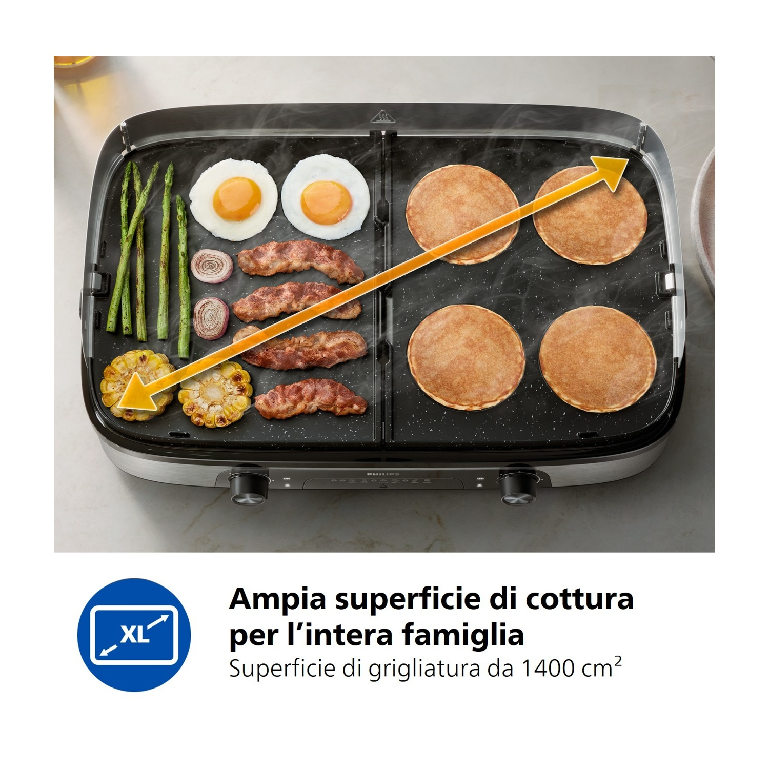 Piastra elettrica con uova, bacon, mais, cipolle, asparagi e pancake.