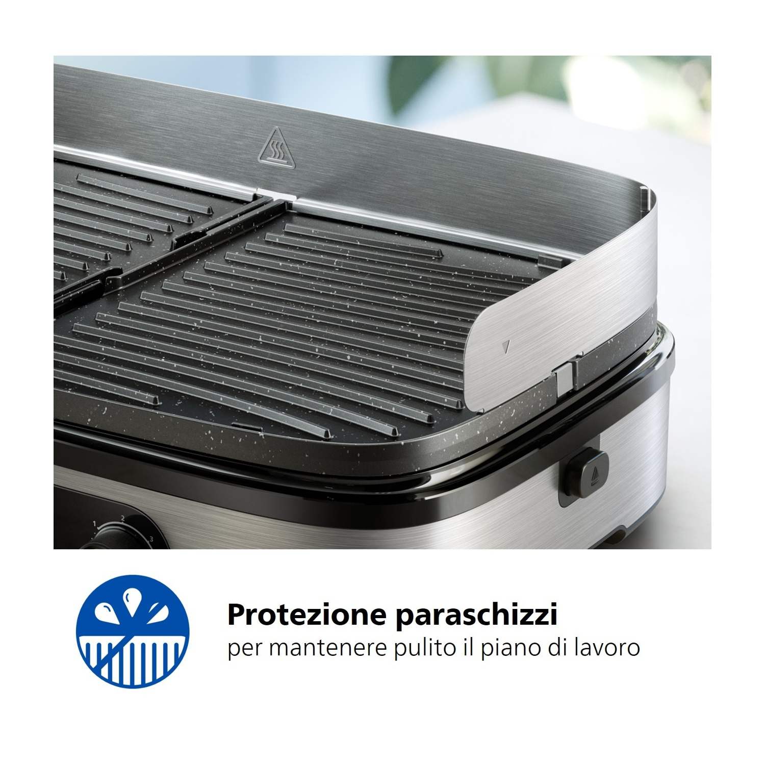 Particolare di una griglia con paraspruzzi. Superficie in metallo e simbolo calore.
