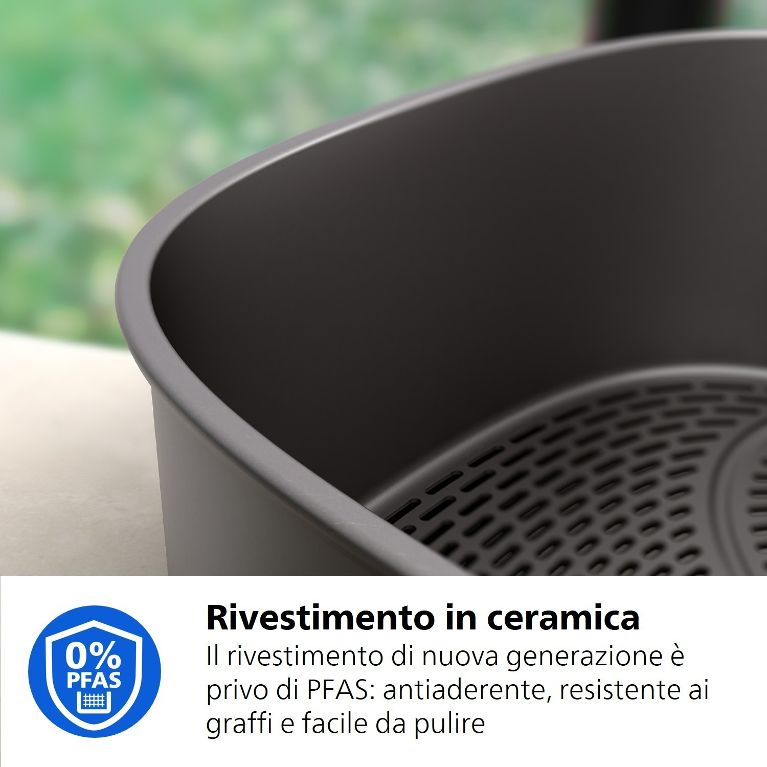 Pentola in ceramica grigia con rivestimento 0% PFAS.