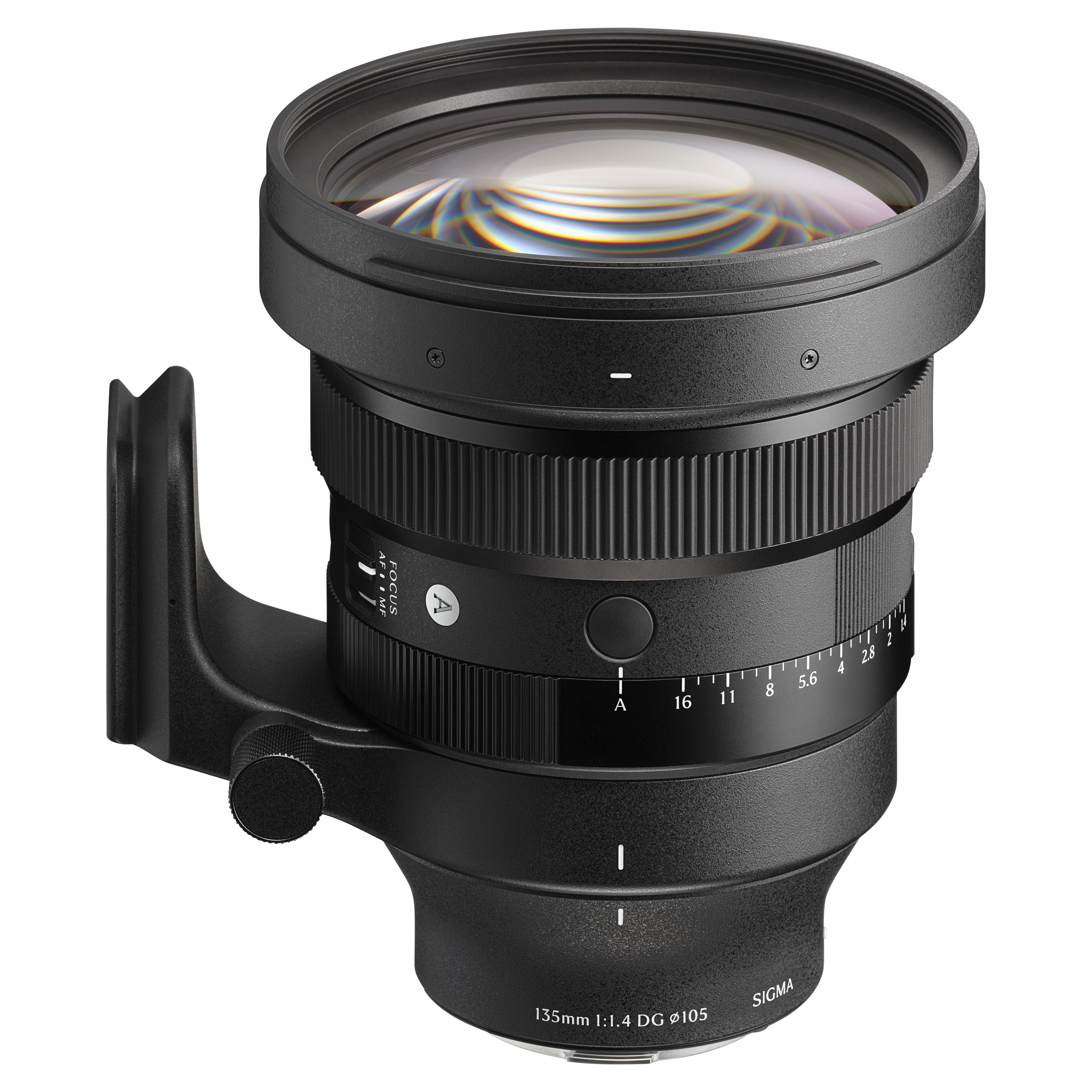 Ein schwarzes Sigma 135mm 1:1.4 DG Objektiv mit Fokusring und Blendenmarkierungen.