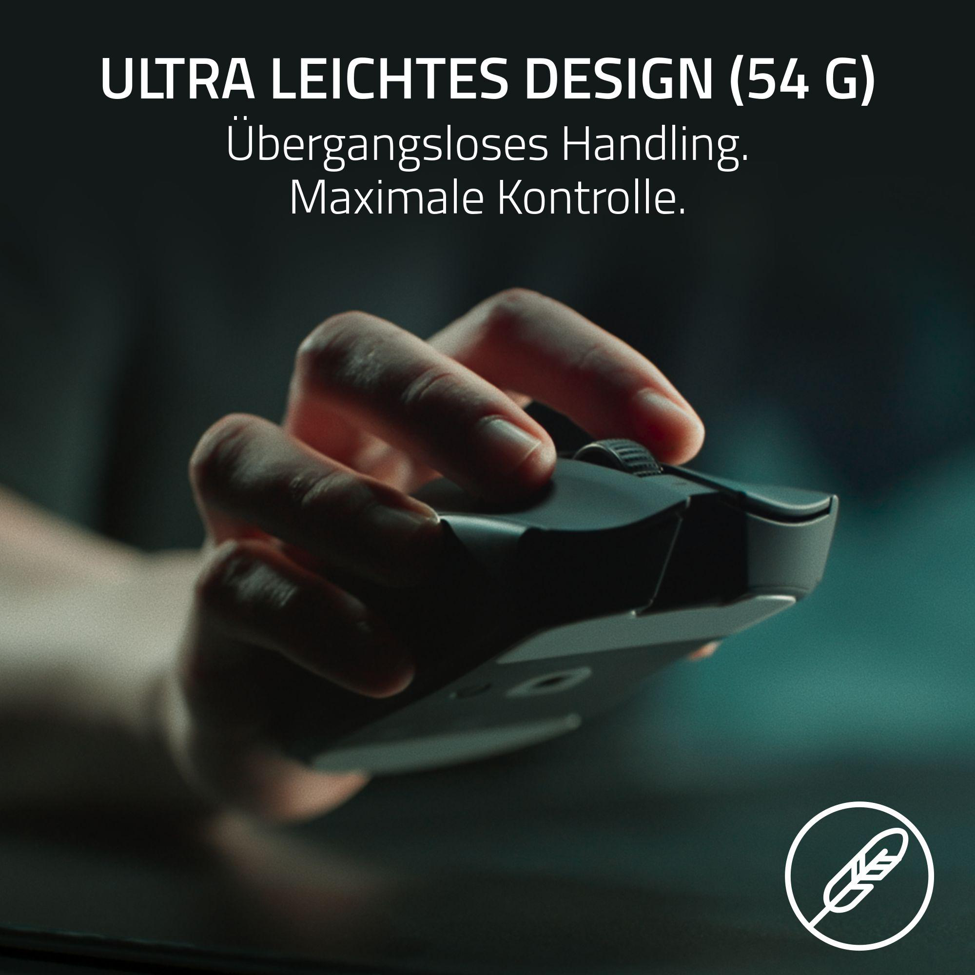 Eine Hand hält eine leichte, schwarze Maus mit einem Scrollrad.