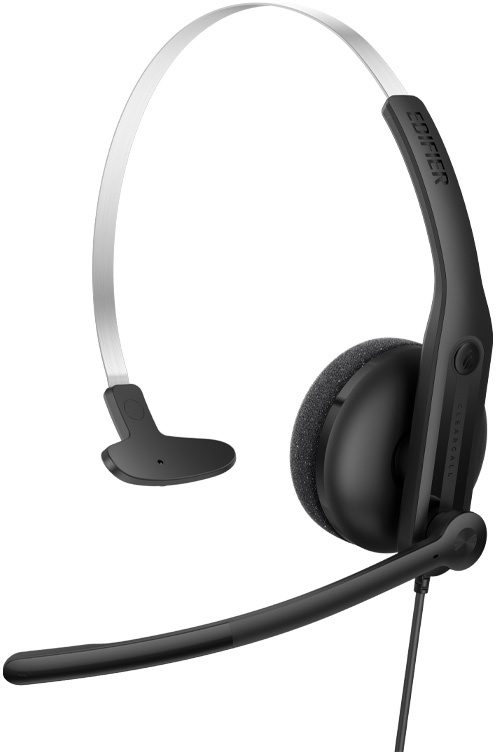Fekete headset mikrofonnal és párnázott fülhallgatóval fehér háttér előtt.
