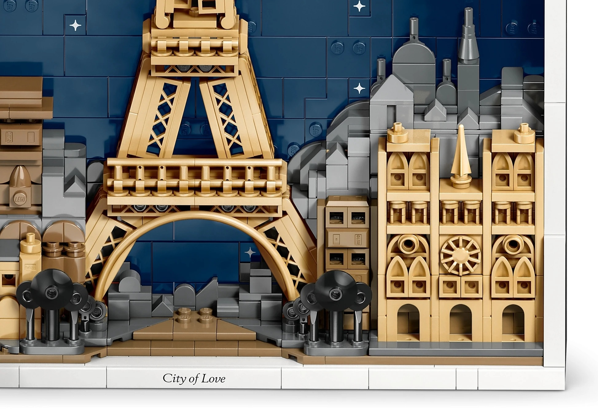 Wieża Eiffla i Notre Dame z Lego na niebieskim tle z cegieł.