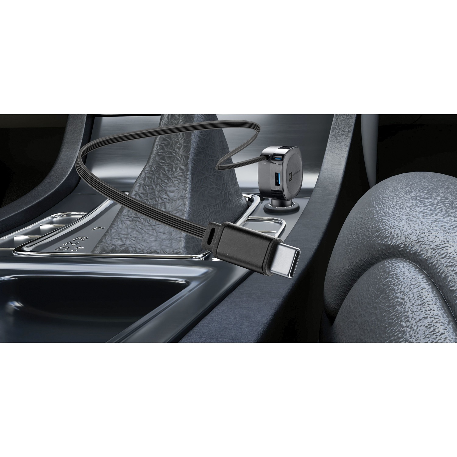 Un caricabatterie per auto USB argentato con due porte e un cavo nero in un'auto.