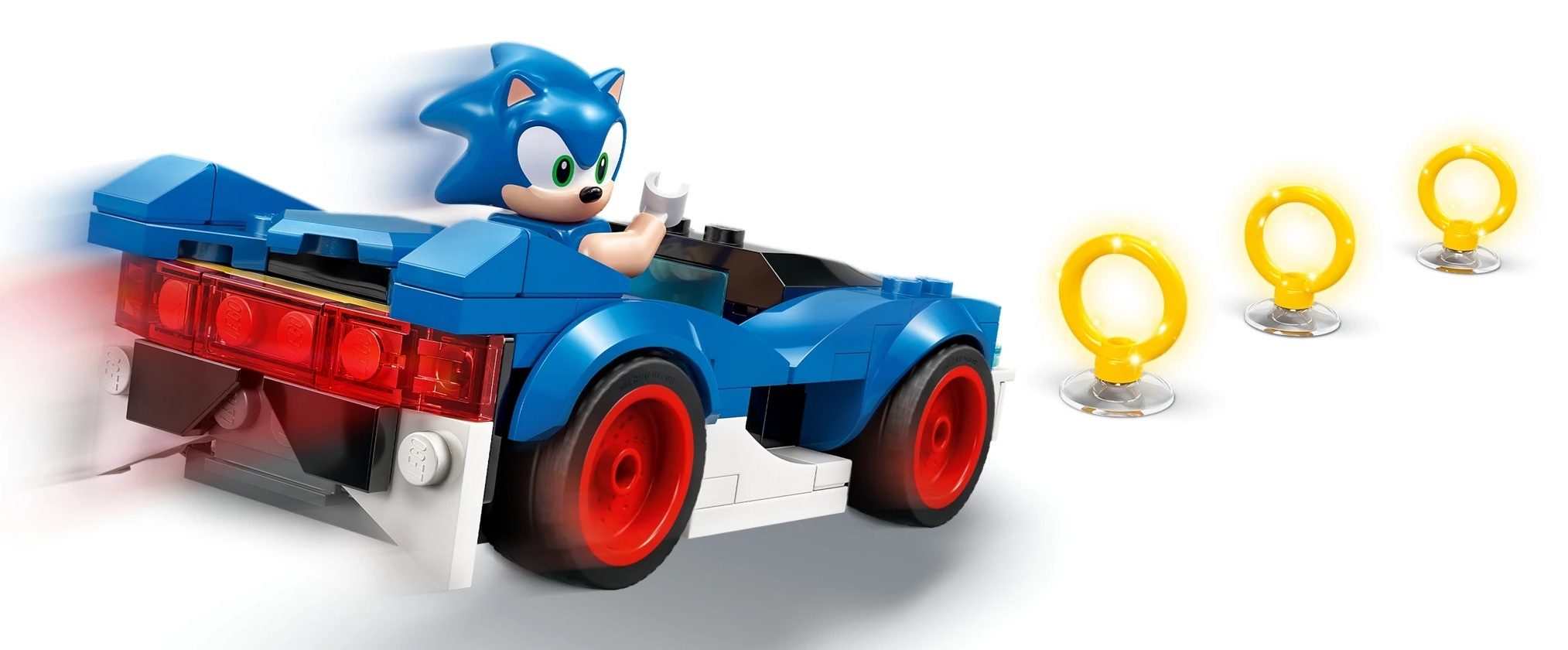 Sonic ściga się niebieskim autem z Lego przez złote pierścienie.
