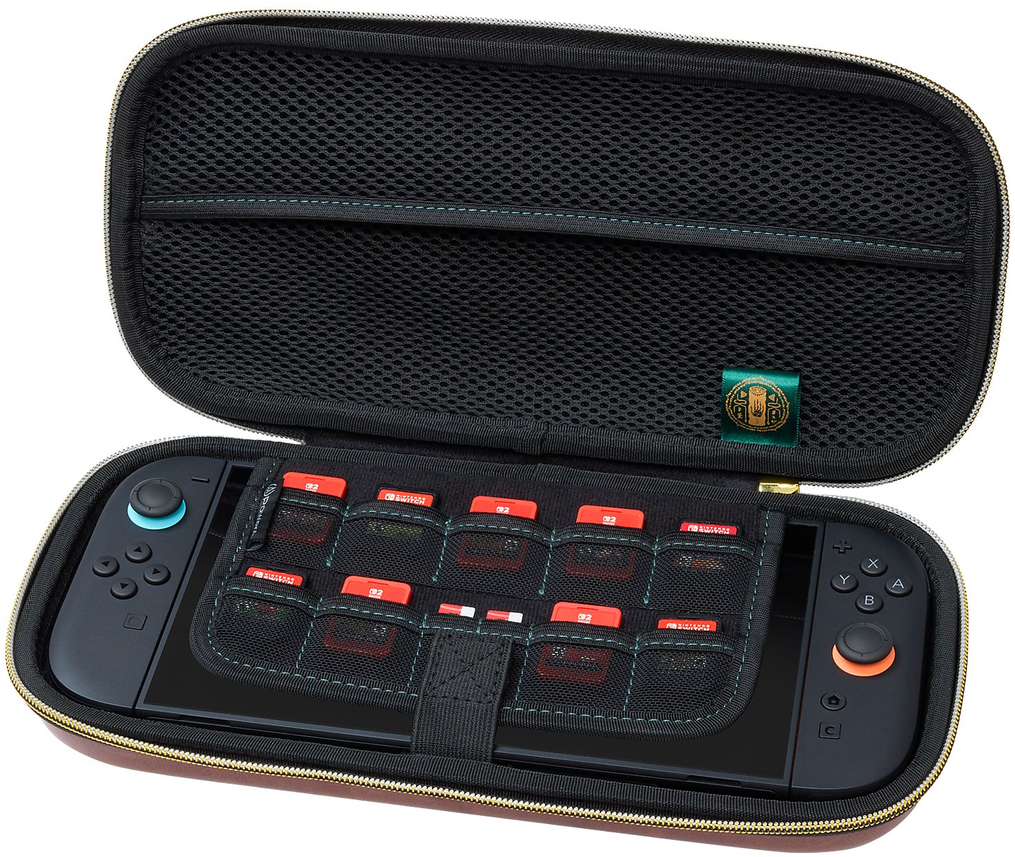 Un étui noir ouvert contenant une Nintendo Switch et des cartouches de jeu.