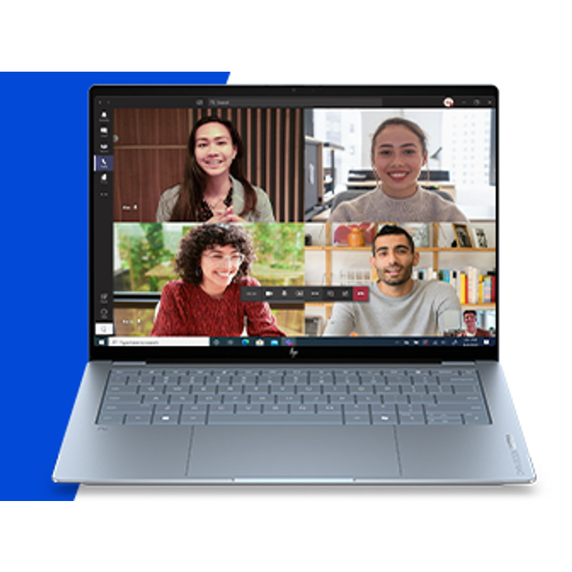 Laptop zeigt Videokonferenz mit vier Personen in verschiedenen Hintergründen.