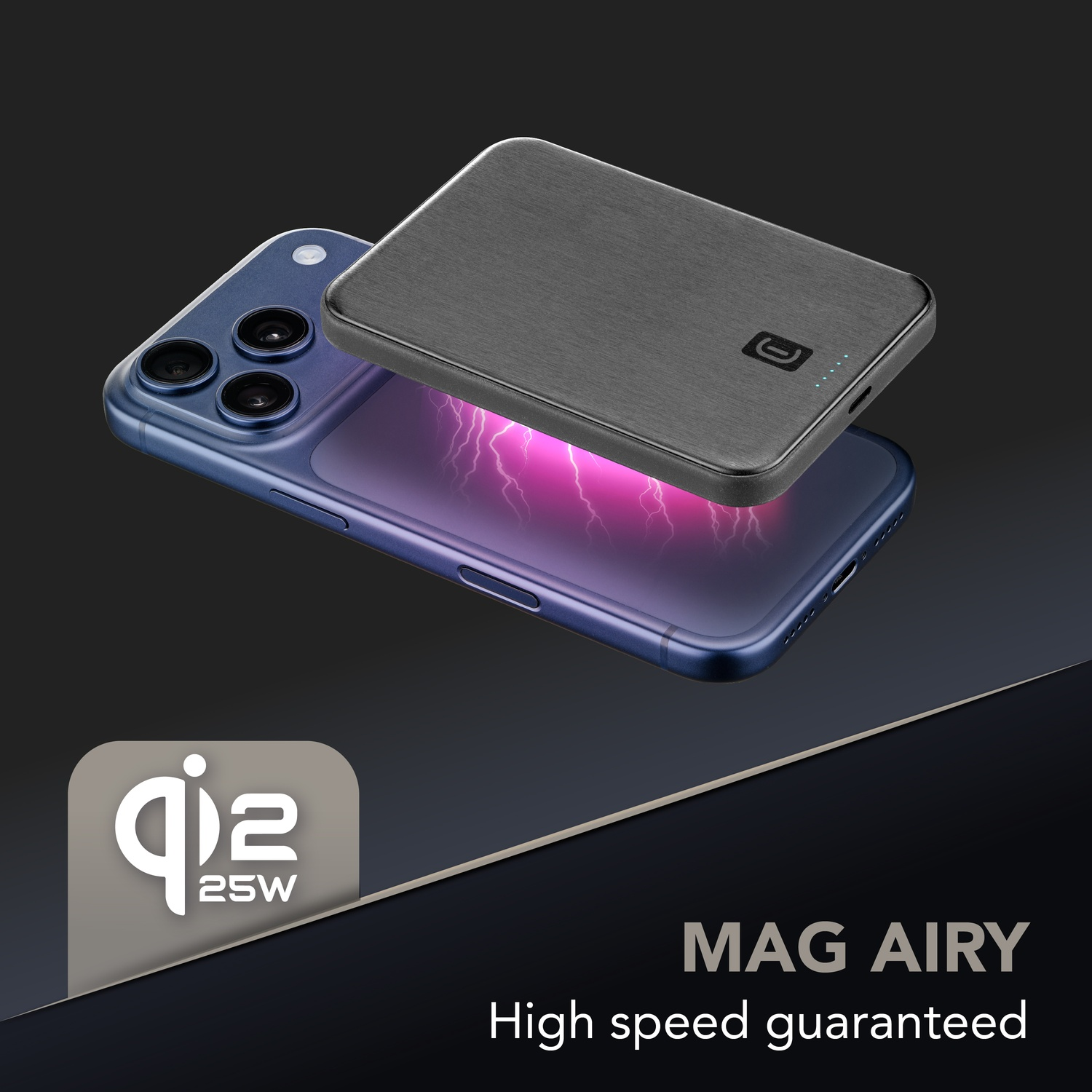 Un caricabatterie wireless grigio alimenta uno smartphone blu con fulmini viola.