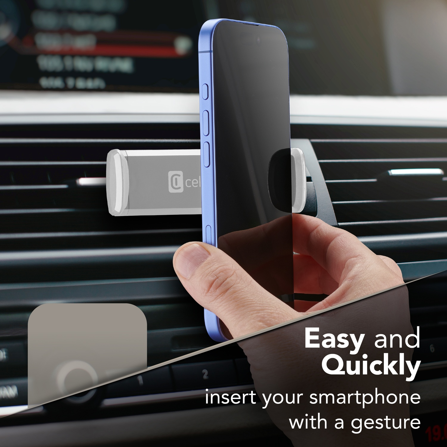 Una mano inserisce uno smartphone blu in un supporto per bocchetta d'aria per auto. Testo: Inserisci il tuo smartphone facilmente e velocemente con un gesto.