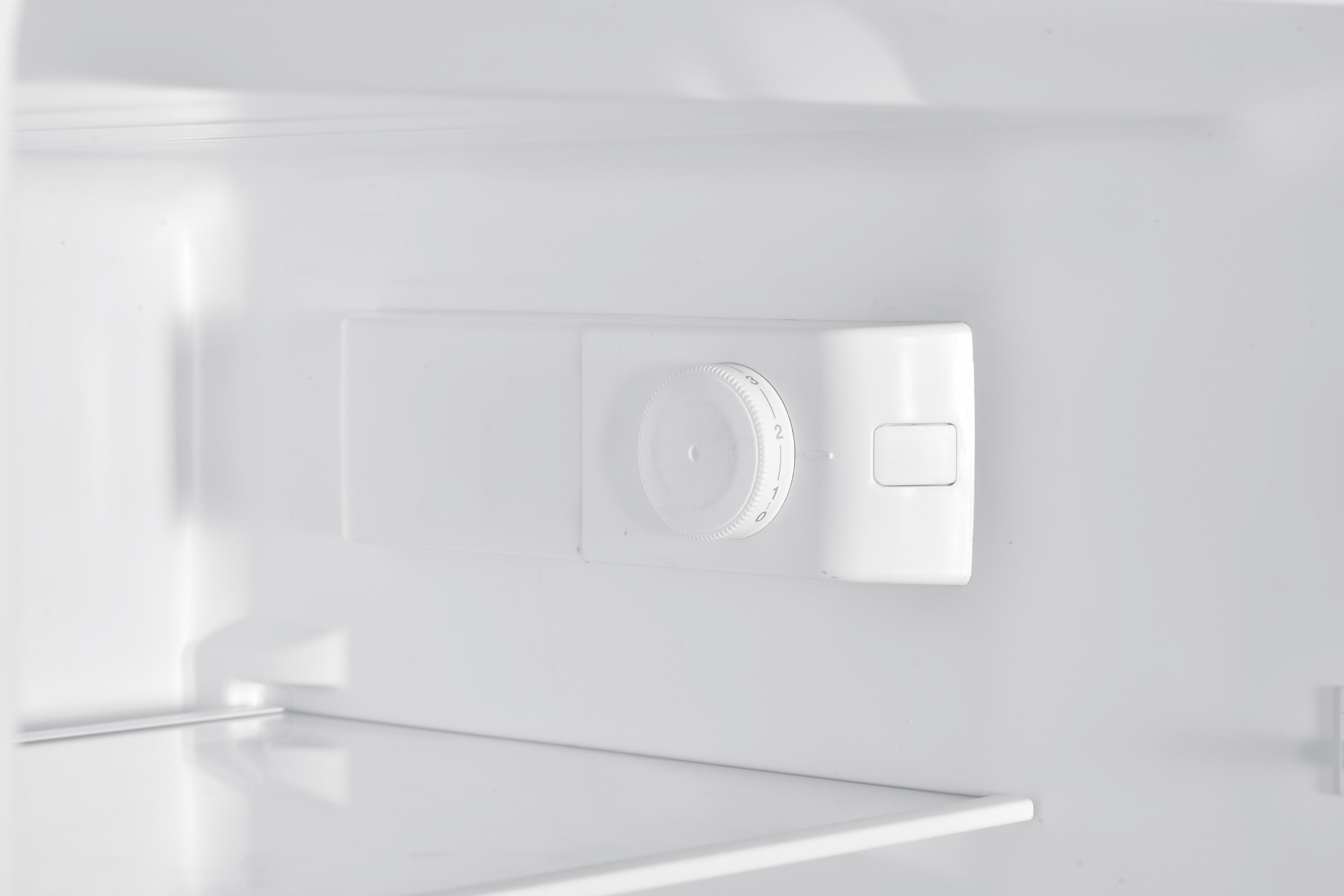 Biały termostat ze skalą od 0 do 3 i pokrętłem.