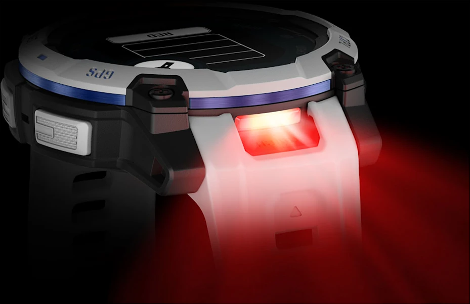 Gros plan d'une montre connectée avec une lumière rouge vive émanant du côté.