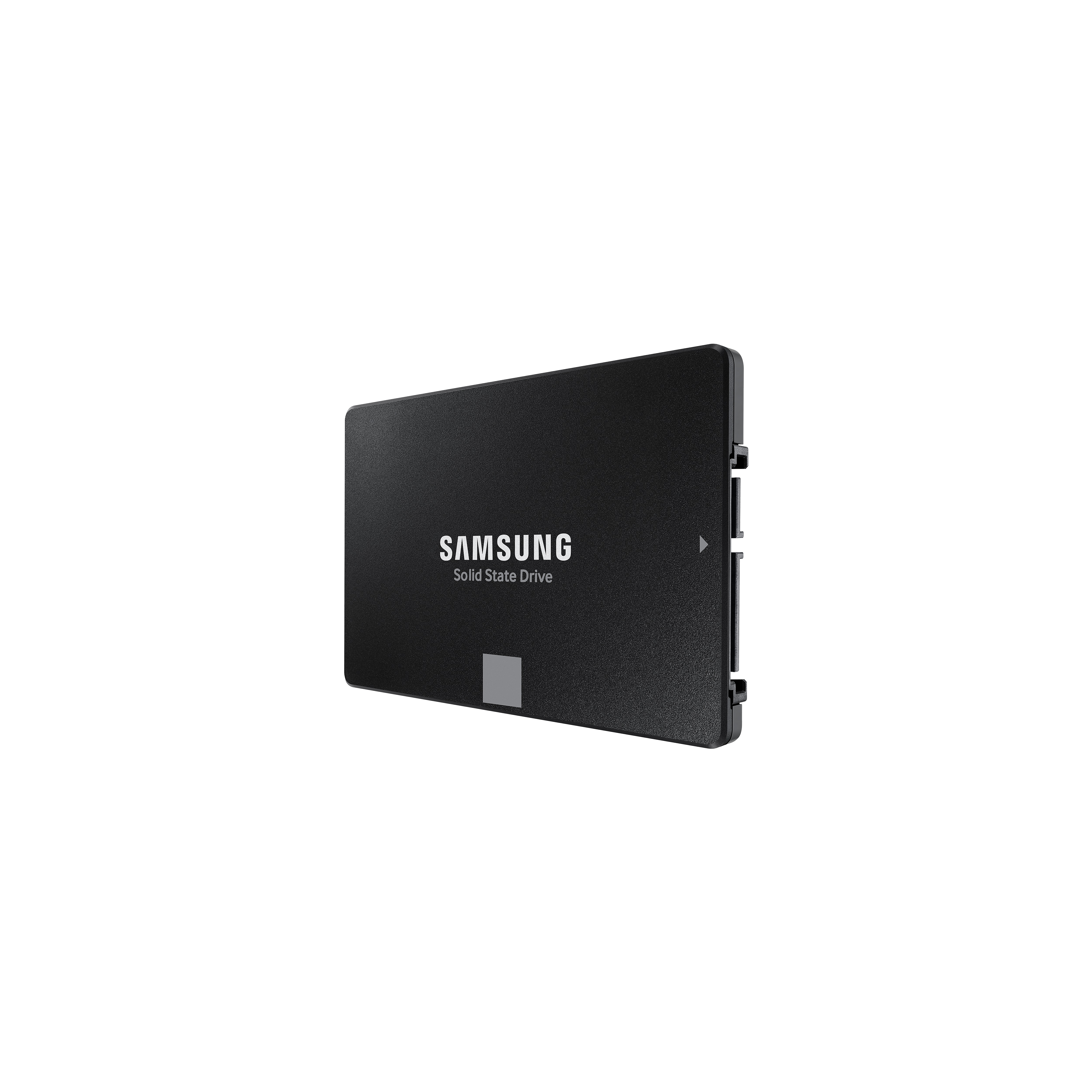 Czarny dysk SSD Samsung z etykietą, na białym tle.