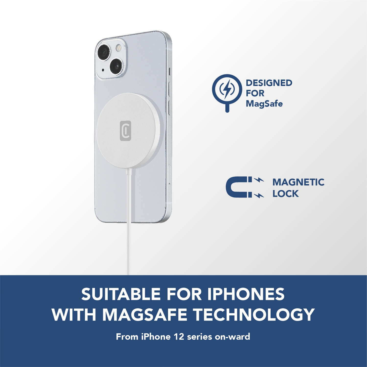 Un iPhone azzurro con un caricabatterie MagSafe bianco attaccato. Il testo dice 