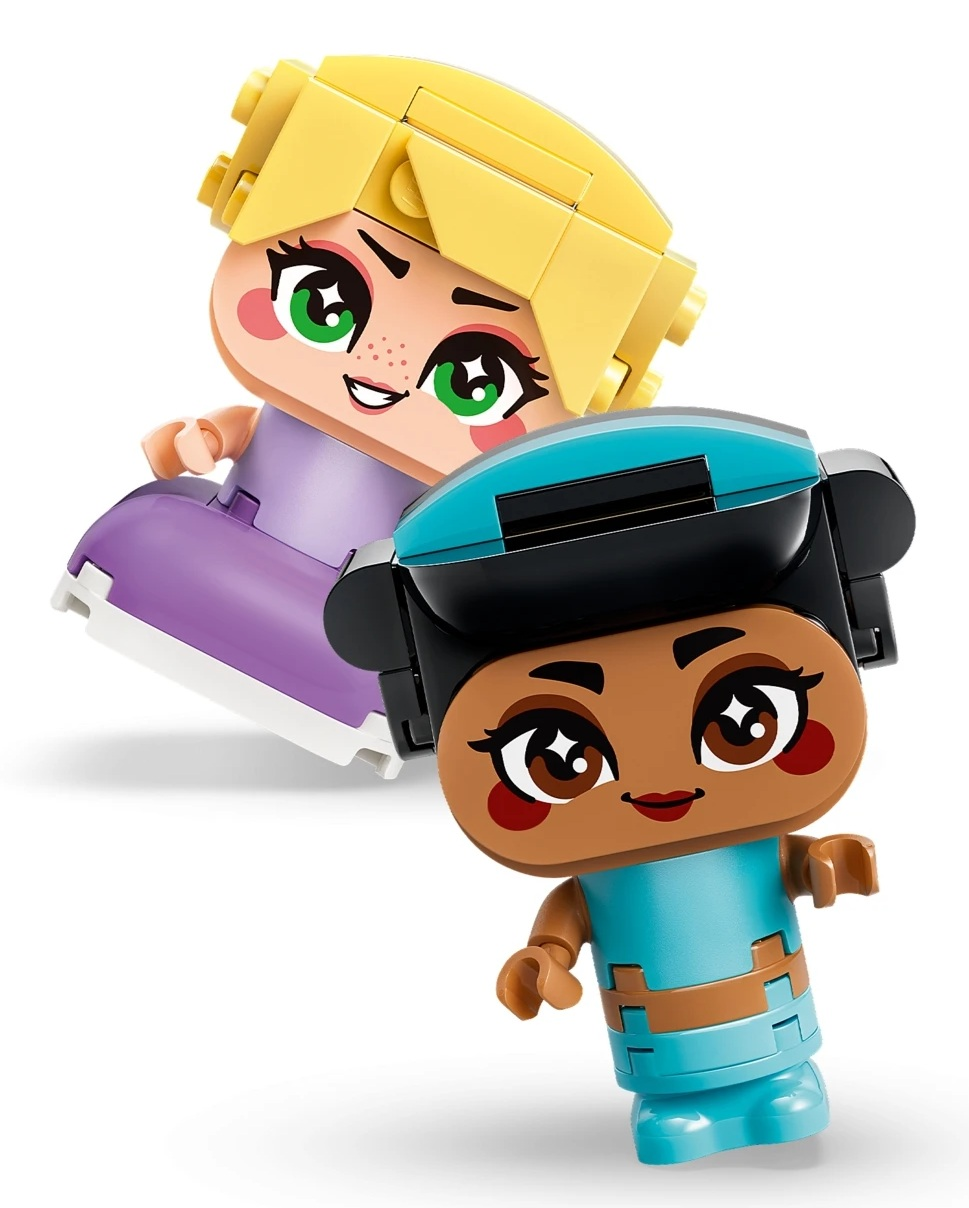 Dwie kolorowe, stylizowane figurki z klocków z dużymi oczami i szczegółowymi twarzami.