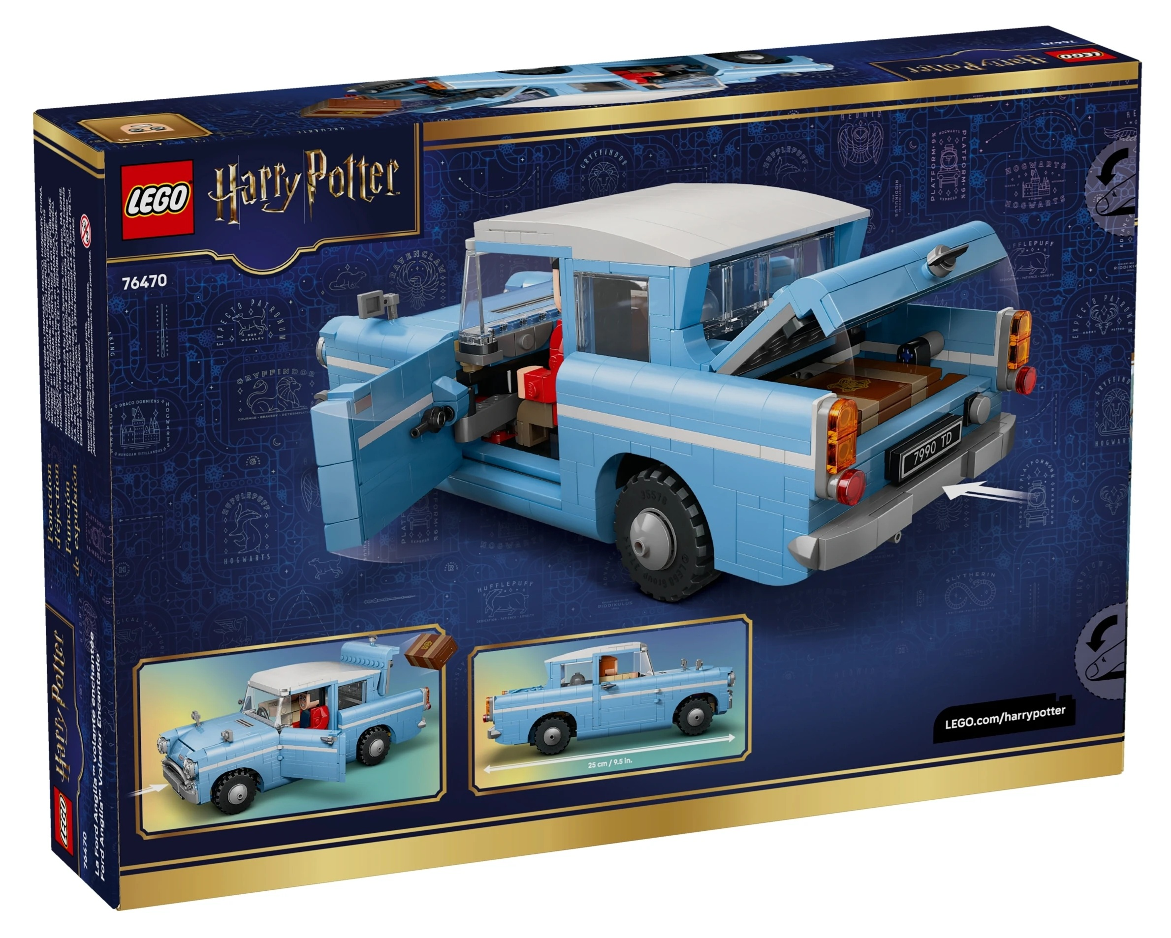 Niebieski samochód Lego z otwartymi drzwiami i bagażnikiem na pudełku Harry'ego Pottera.