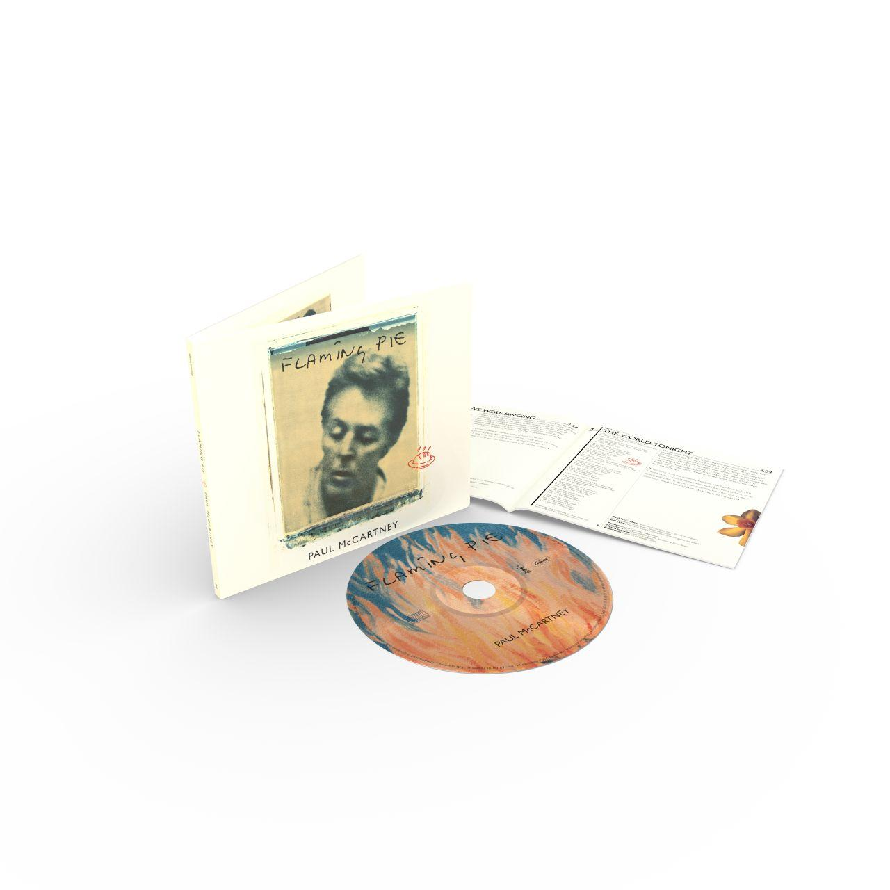 Paul McCartney's Flaming Pie CD en boekje met portret en titels.