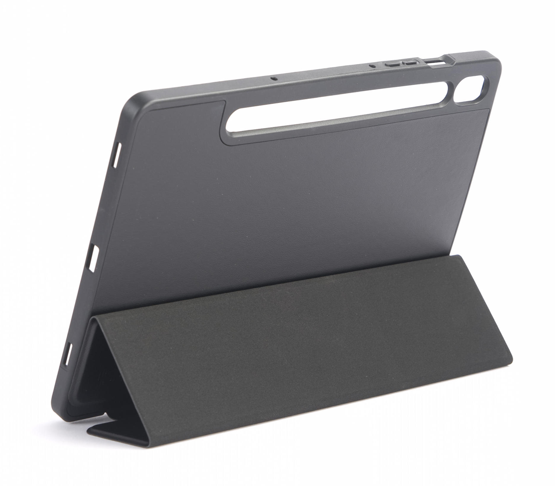 Schwarze Tablet-Hülle mit integriertem Ständer, auf weißem Hintergrund.
