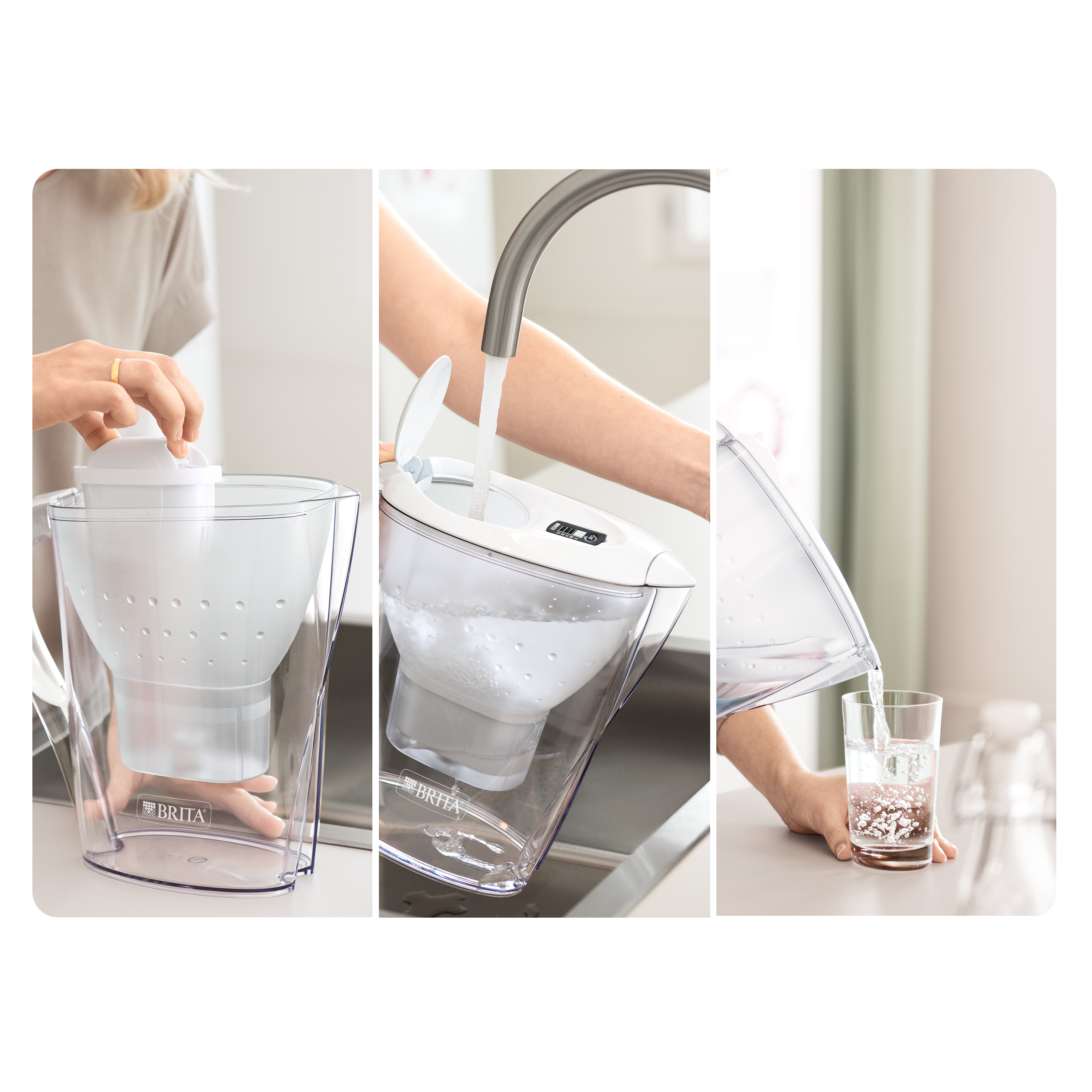 Une personne place un filtre dans une carafe à eau et la remplit.