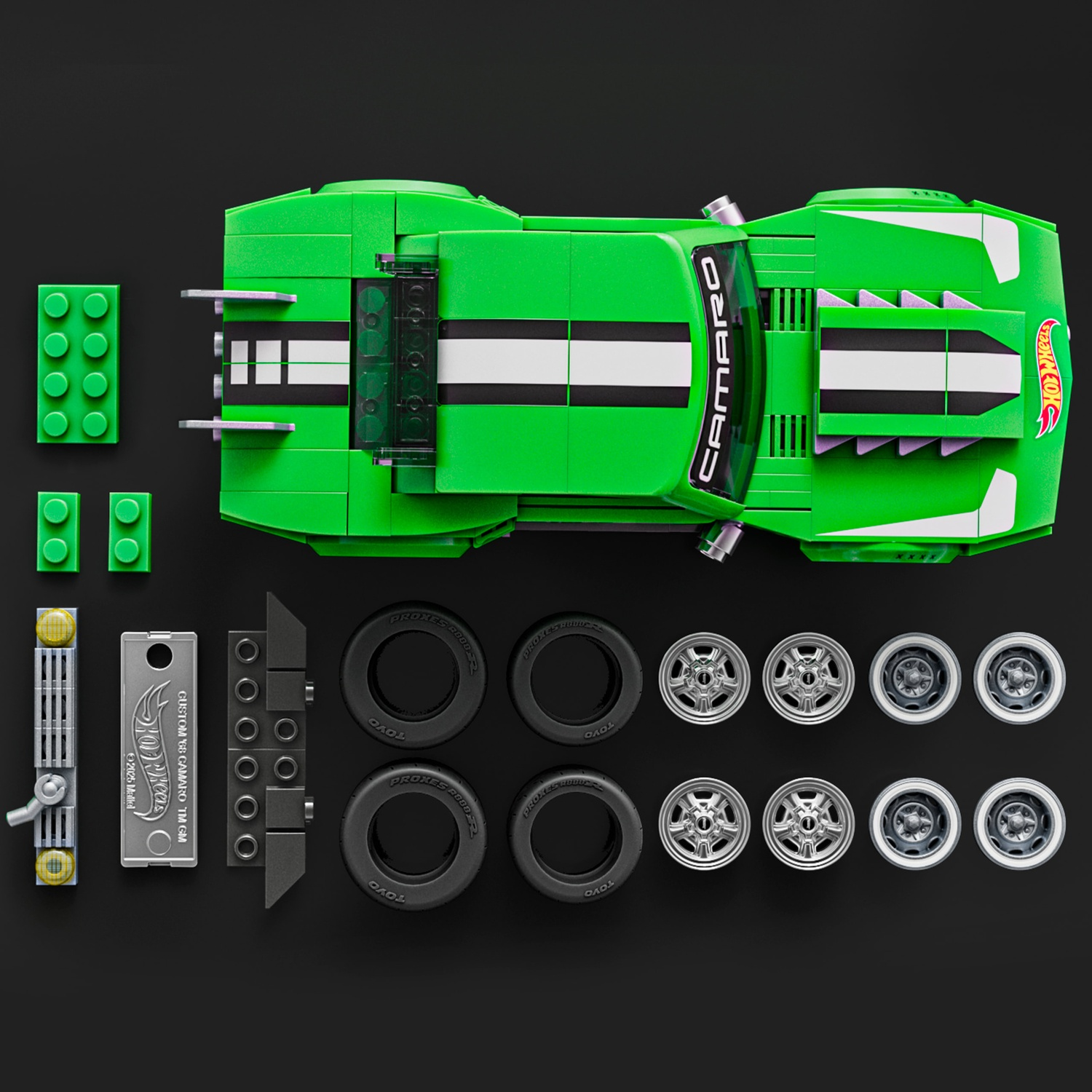 Camaro Lego verde con parti e ruote su sfondo nero.